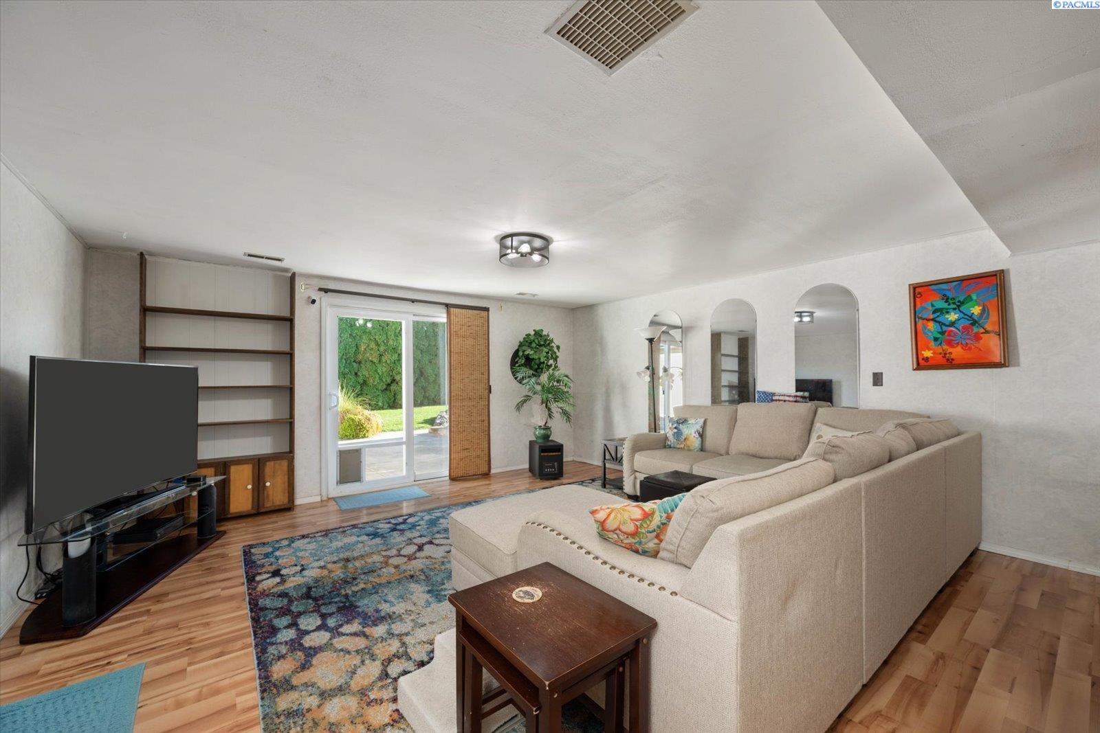 909 W 34th