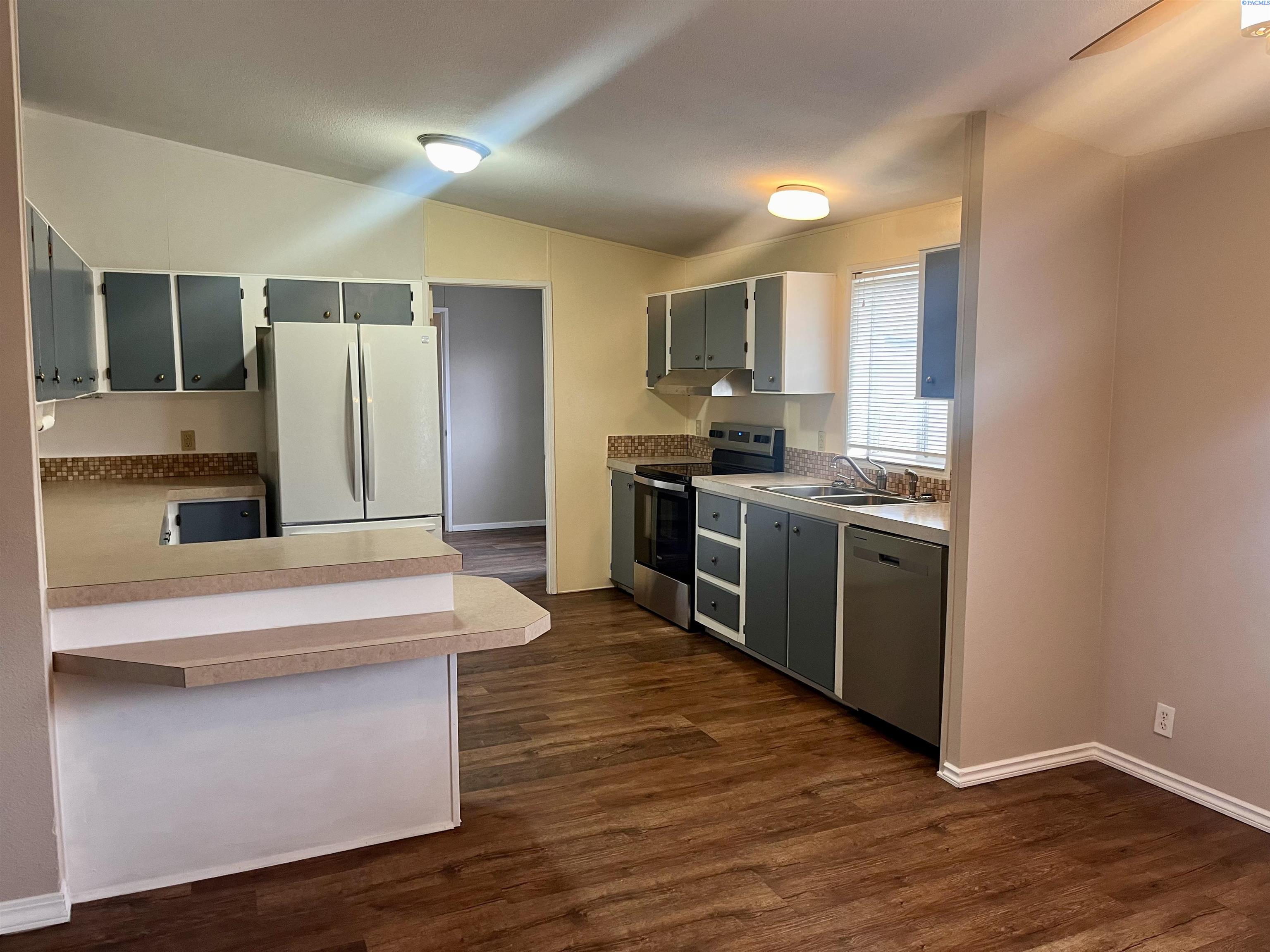 8204 W Ruby