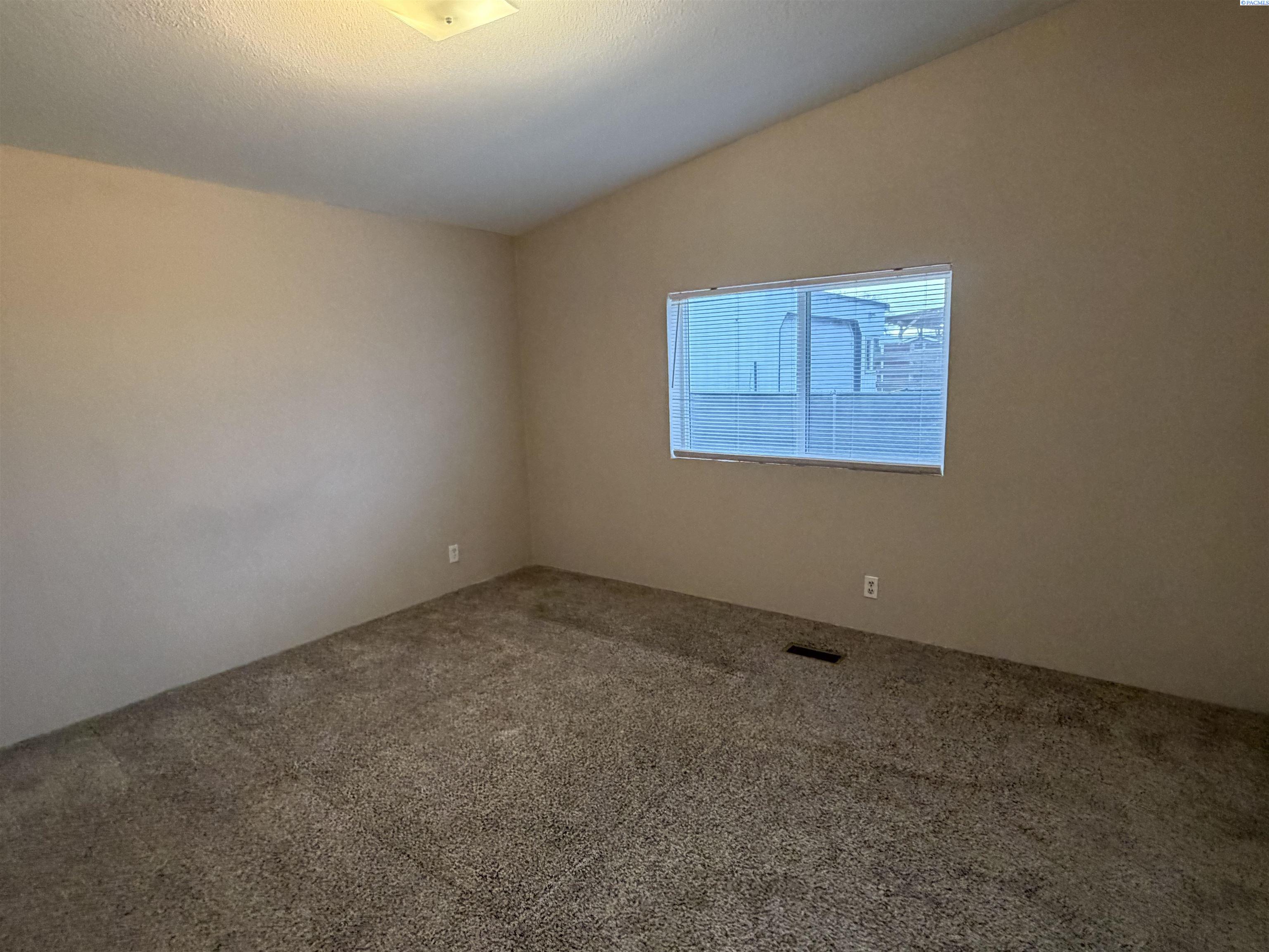 8204 W Ruby