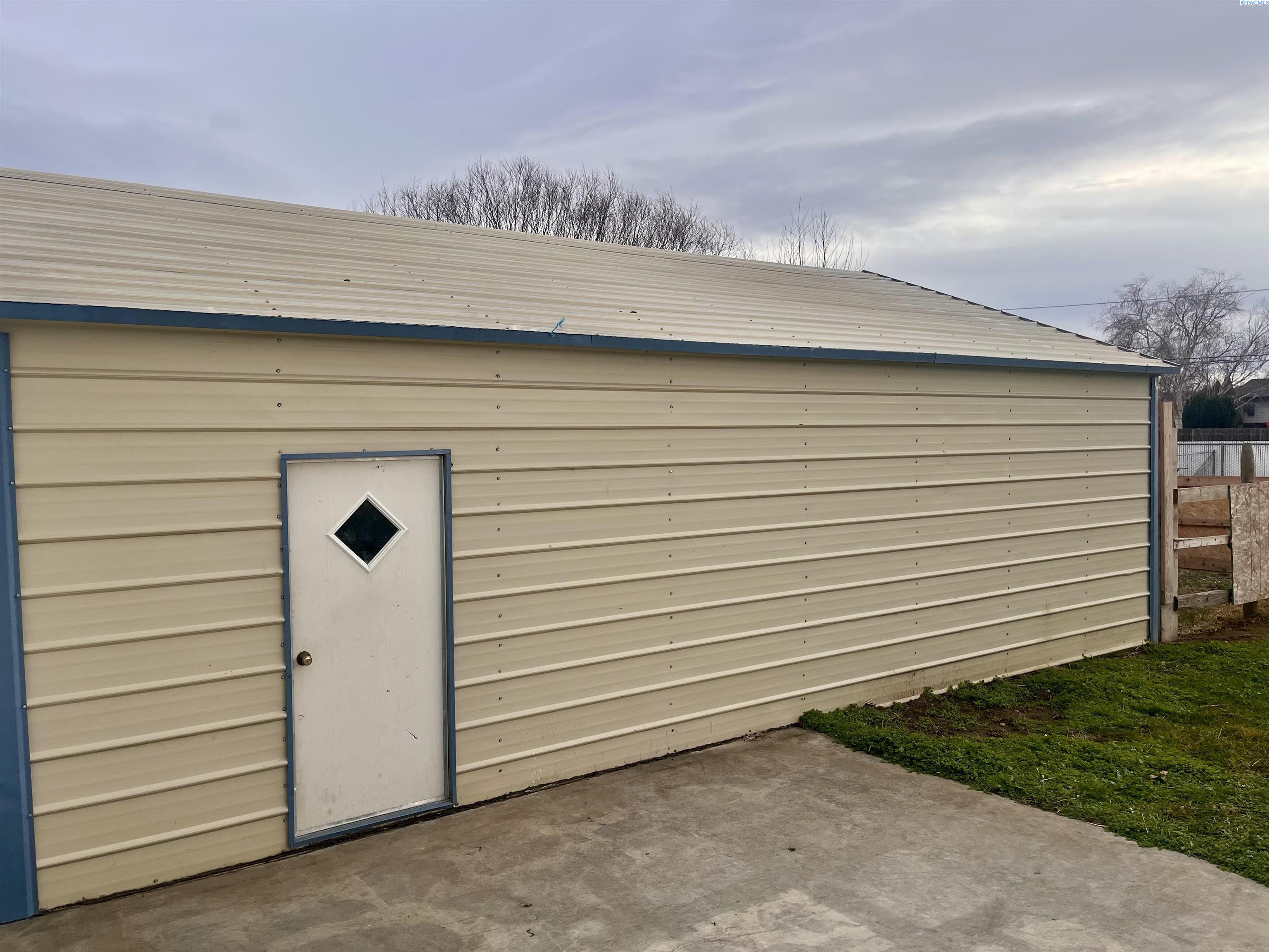 8204 W Ruby