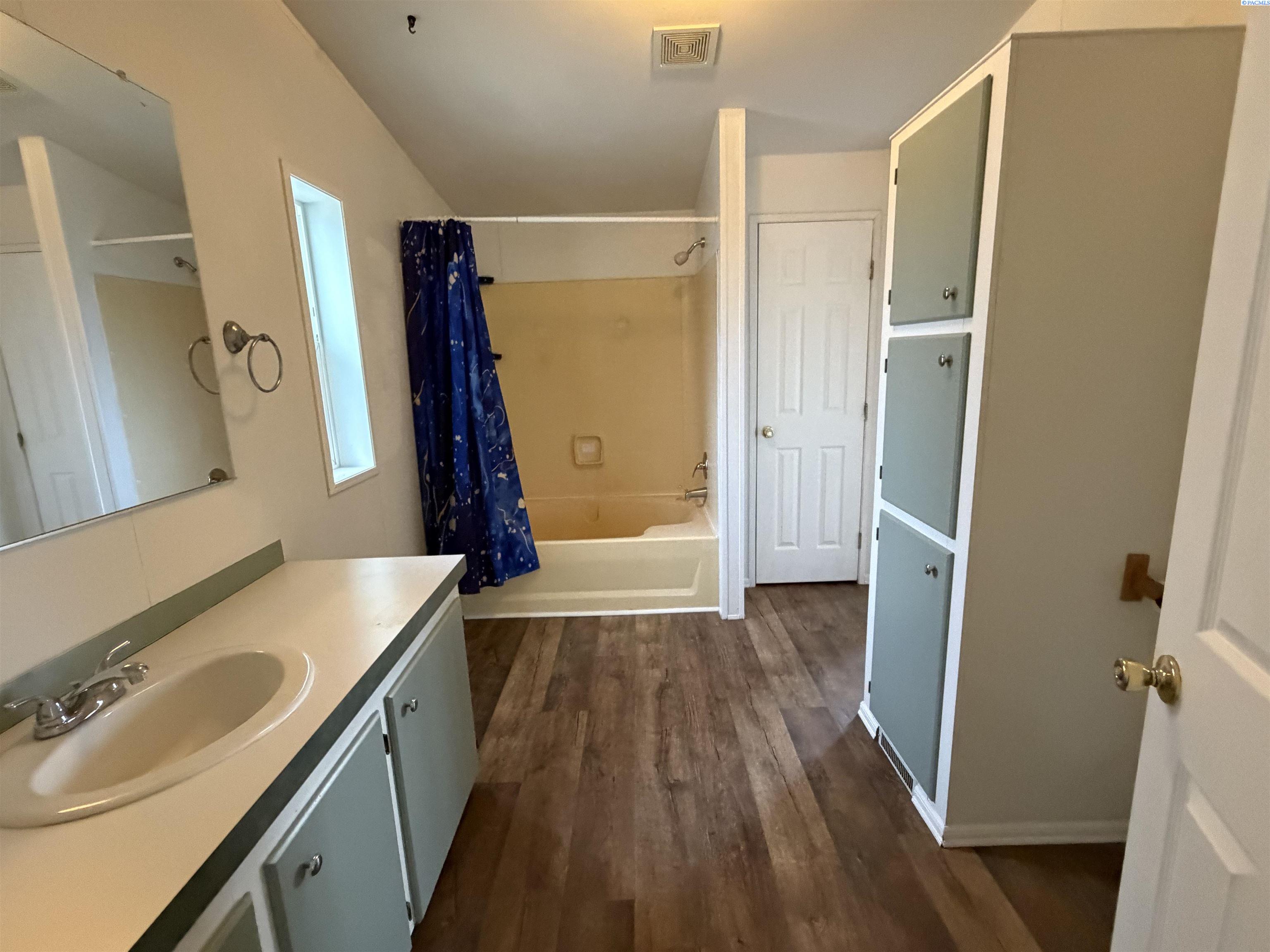 8204 W Ruby
