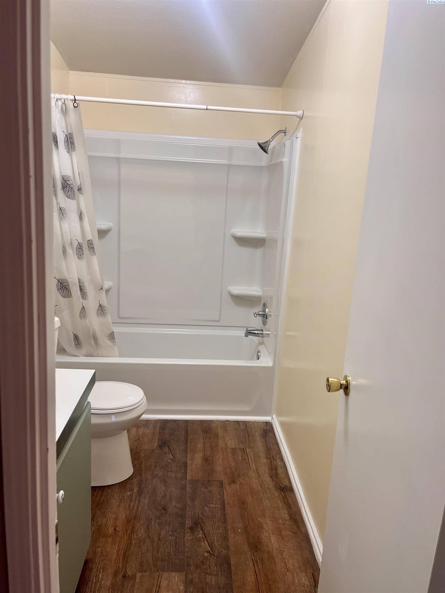 8204 W Ruby