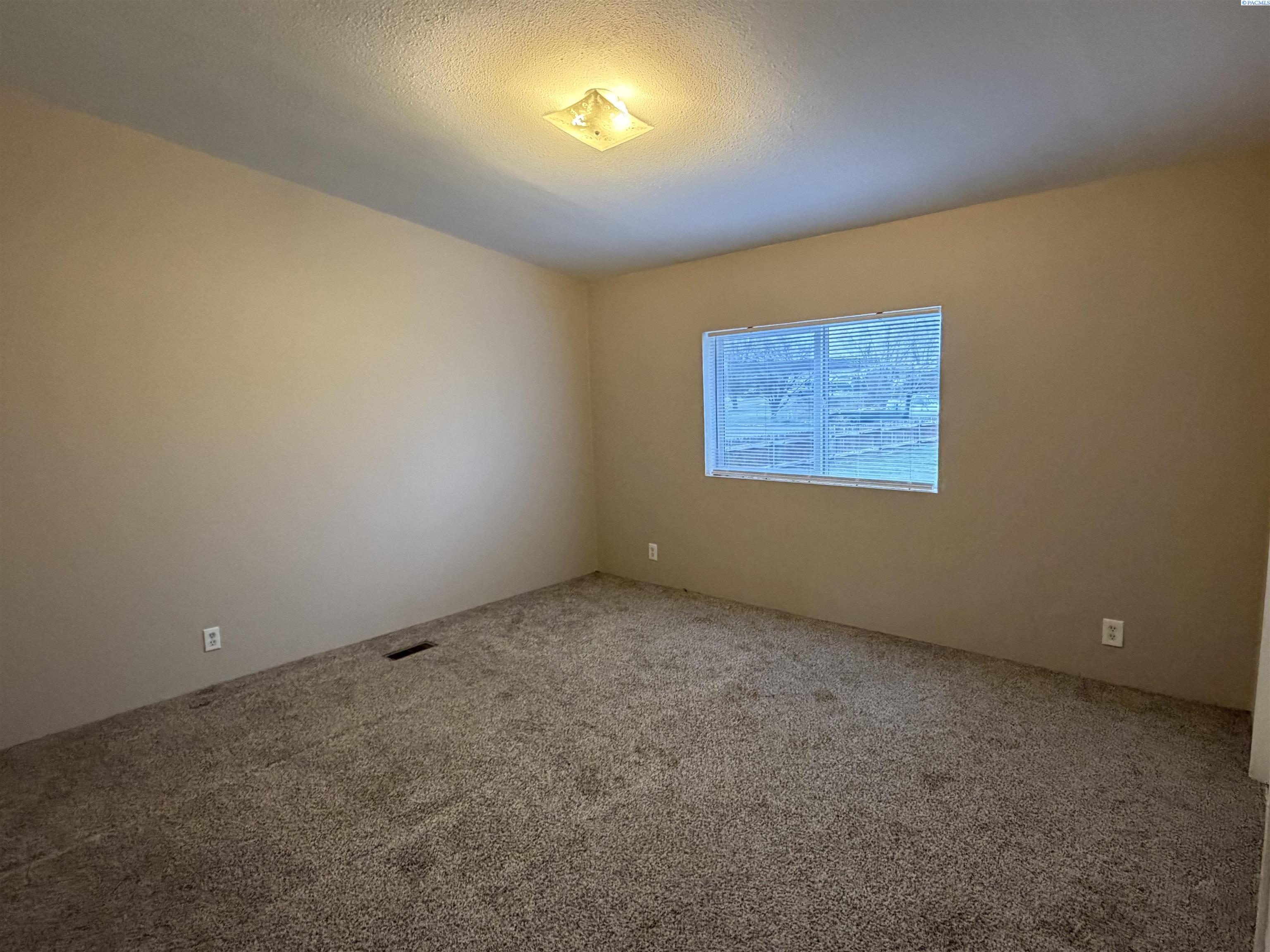 8204 W Ruby