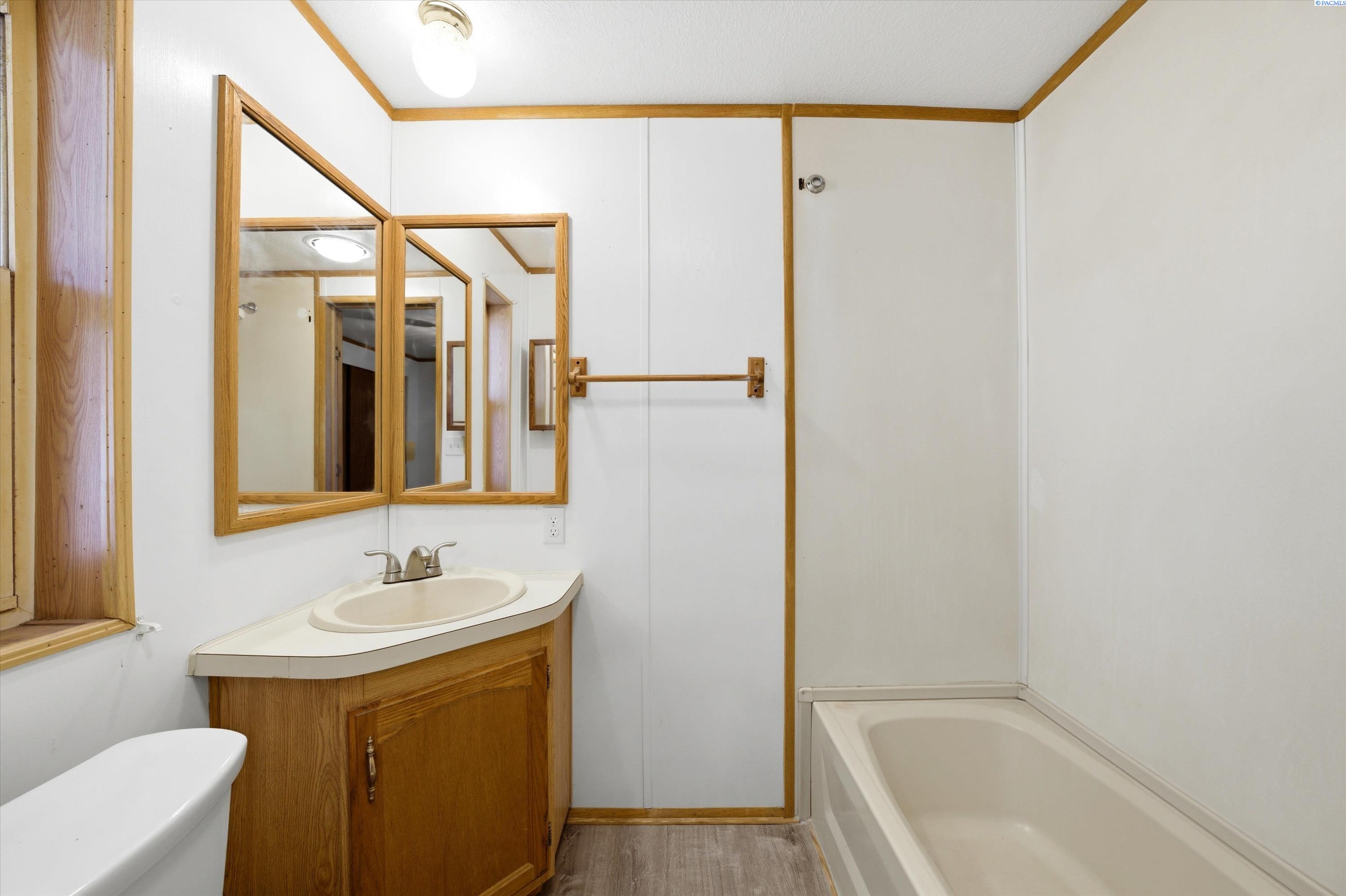 8 W Entiat Place