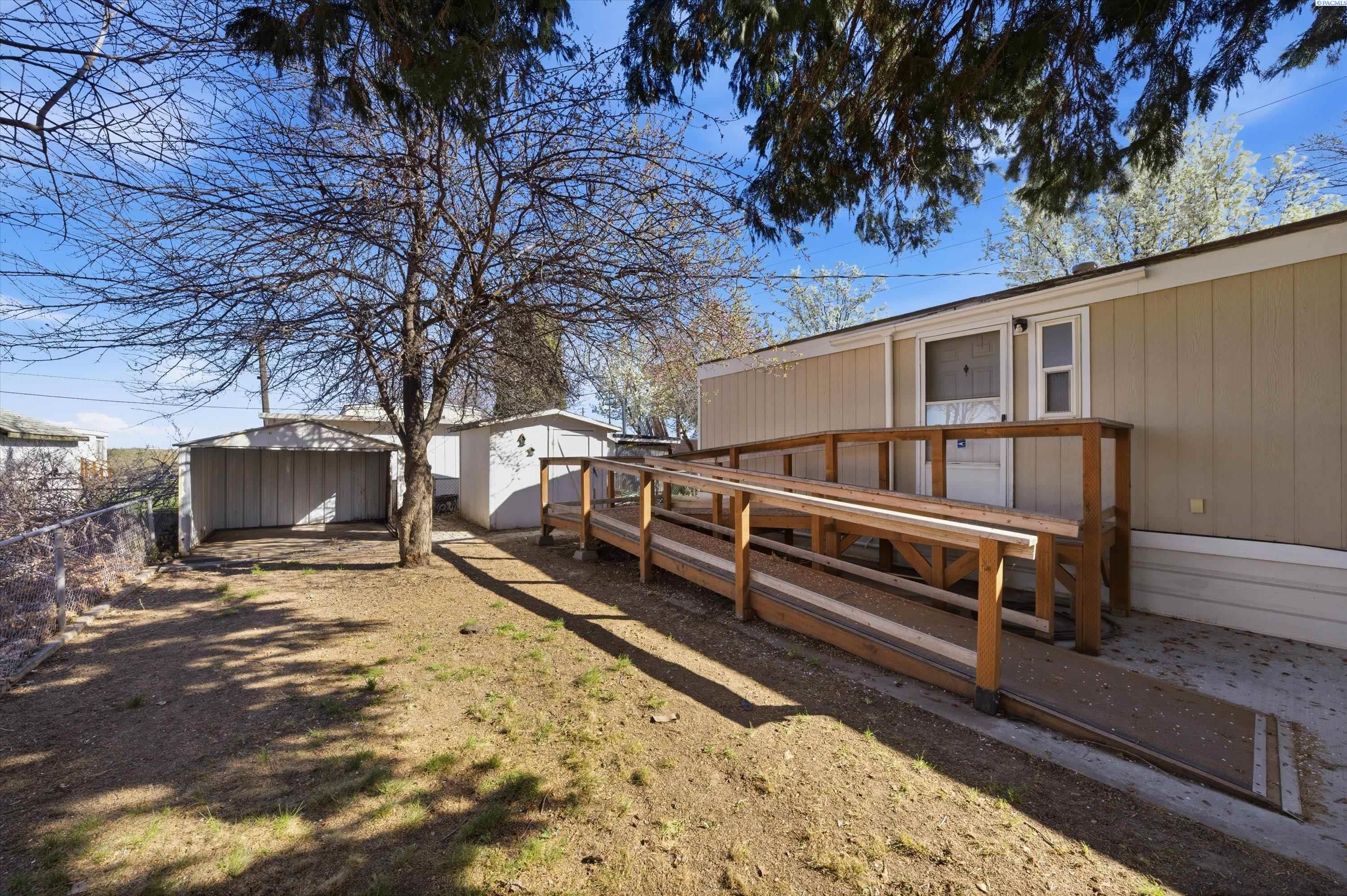 8 W Entiat Place