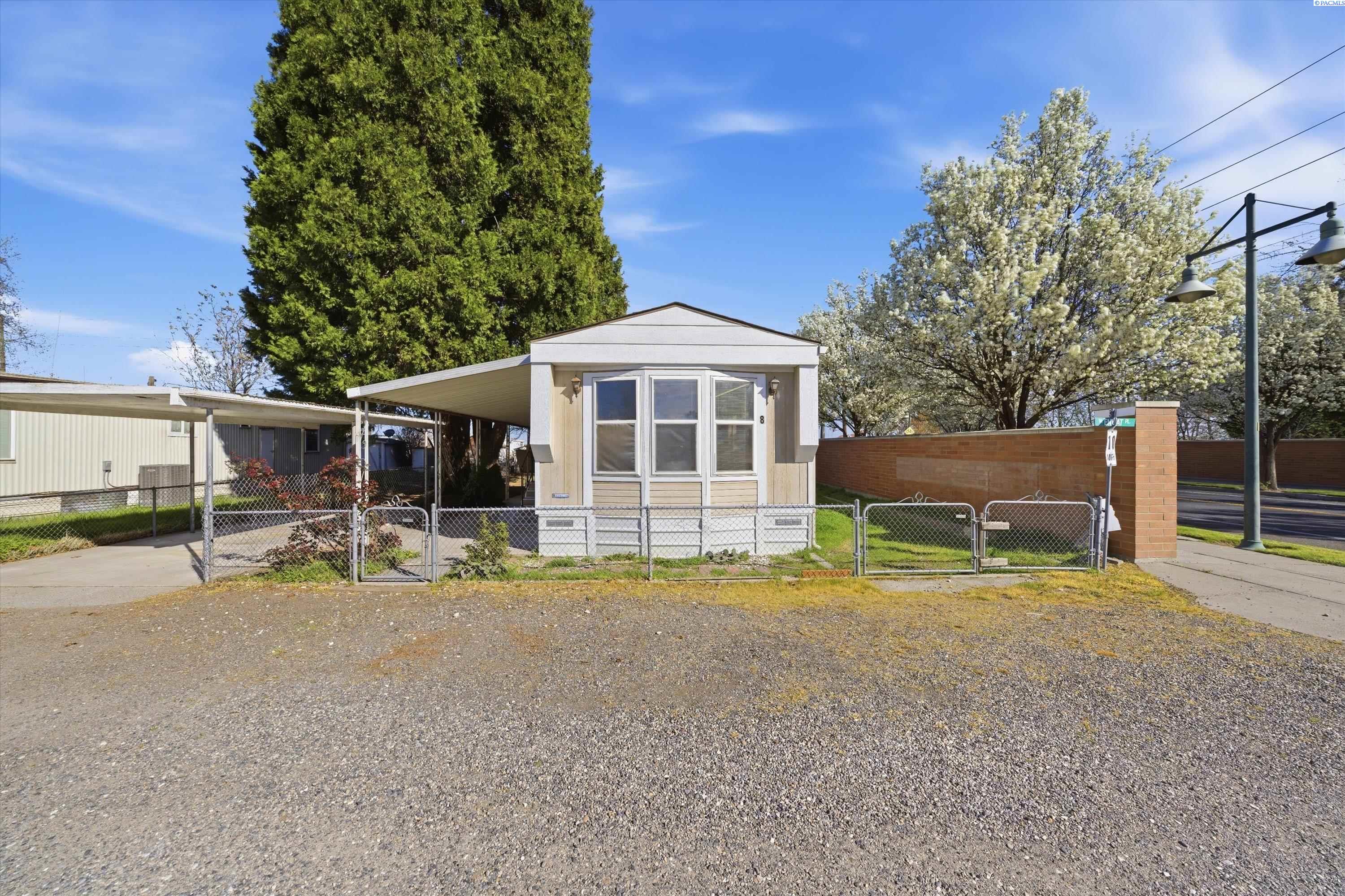 8 W Entiat Place