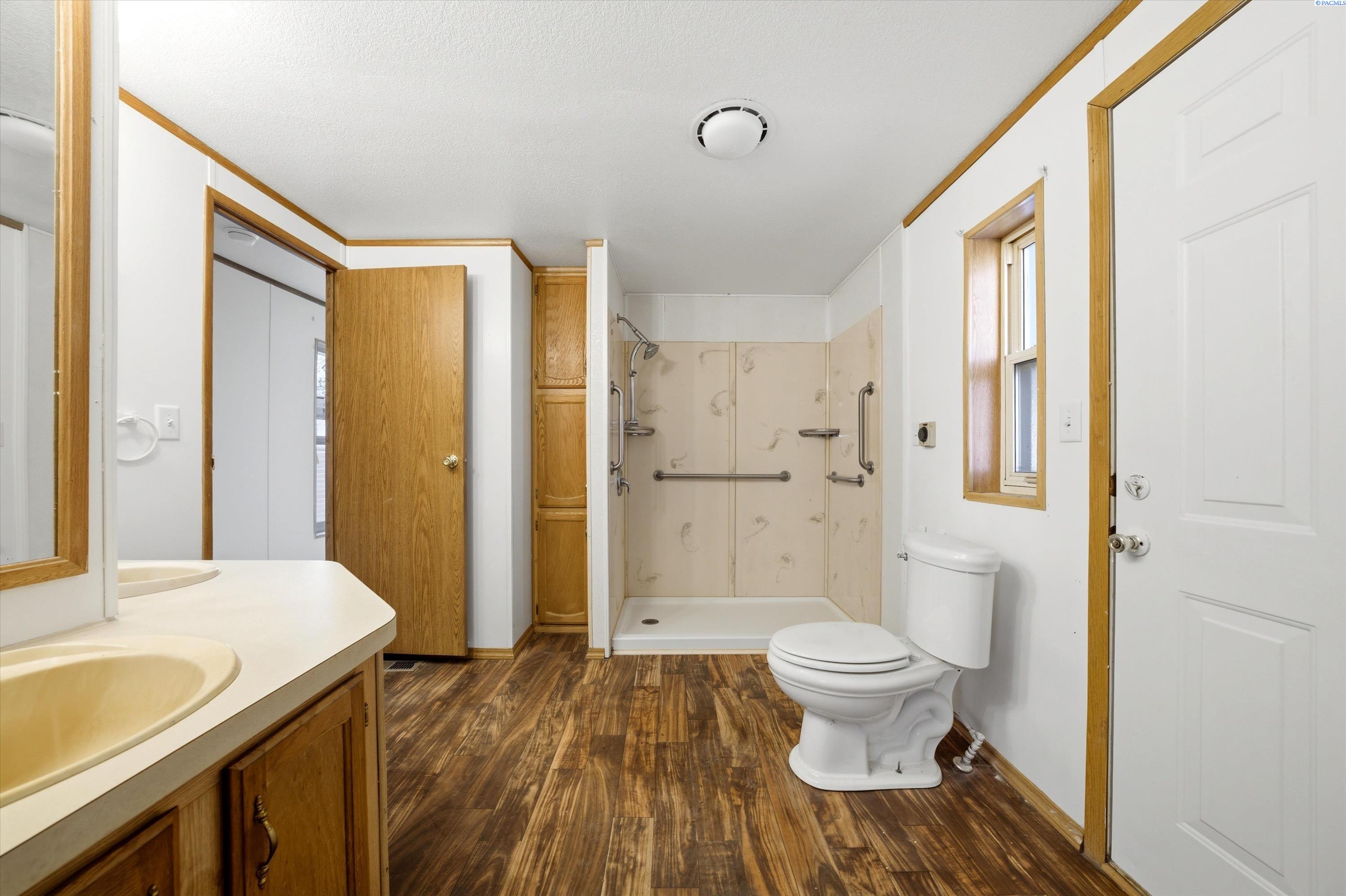 8 W Entiat Place