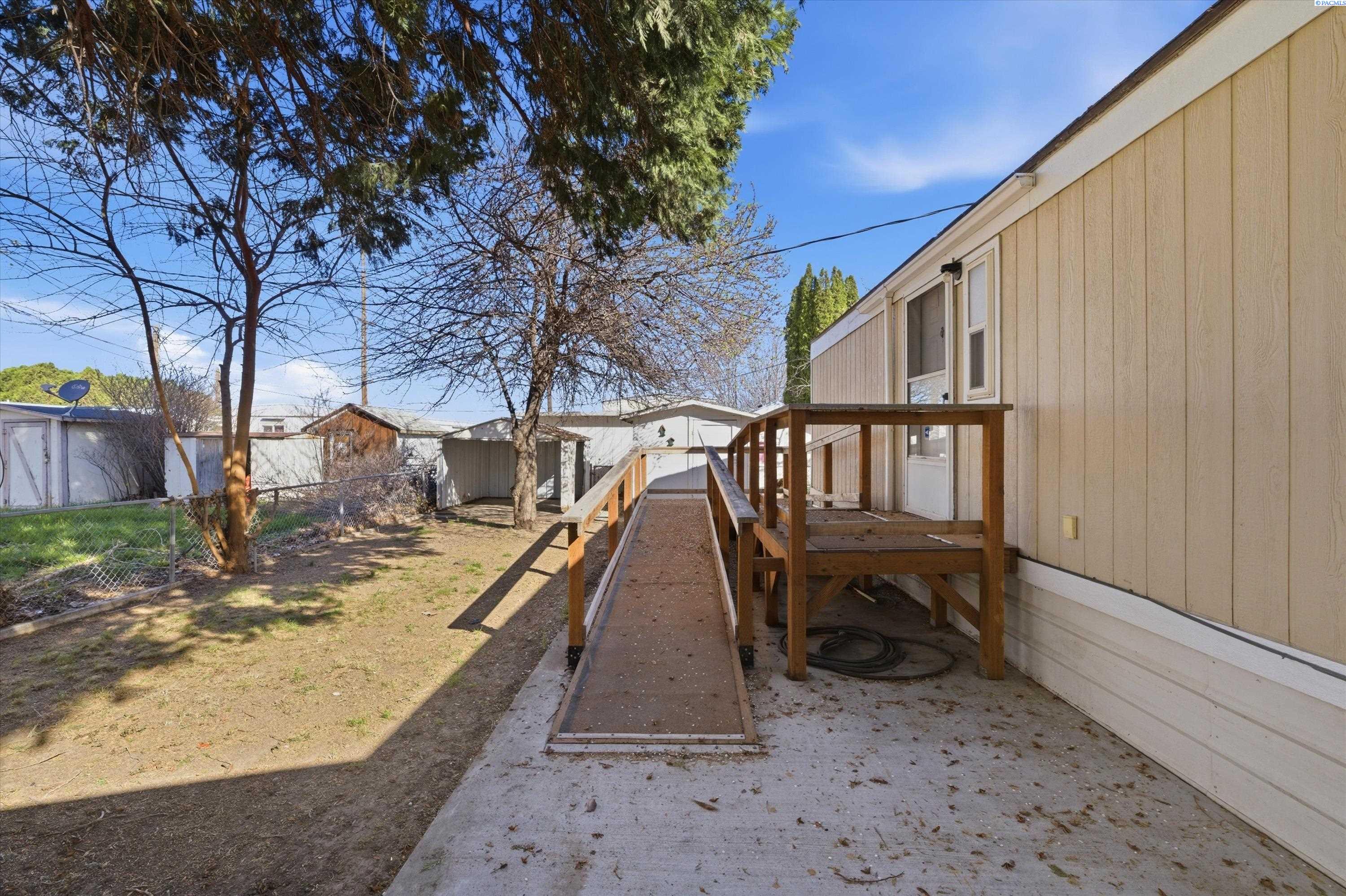 8 W Entiat Place