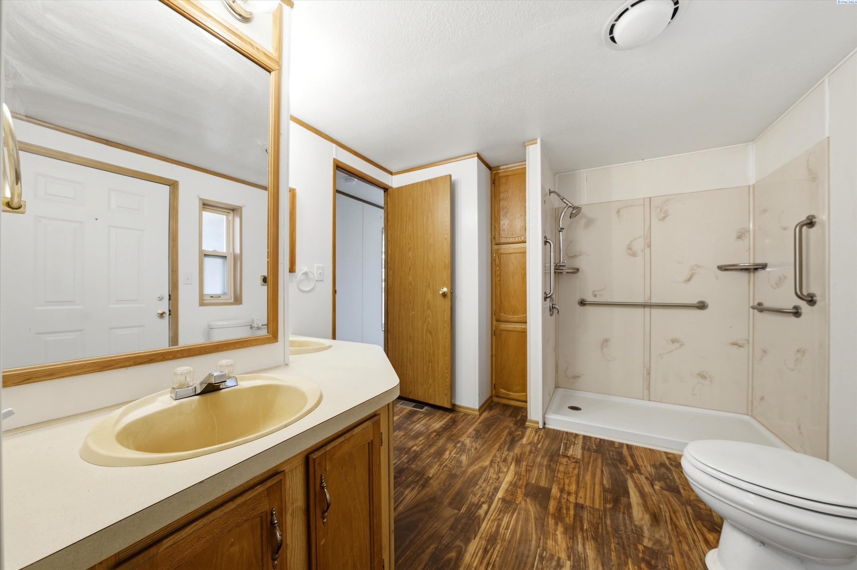 8 W Entiat Place