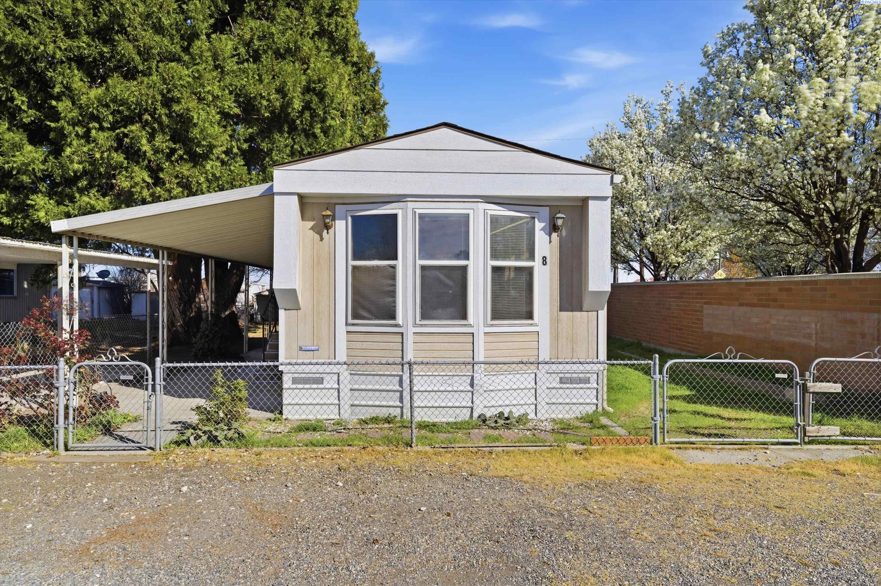 8 W Entiat Place