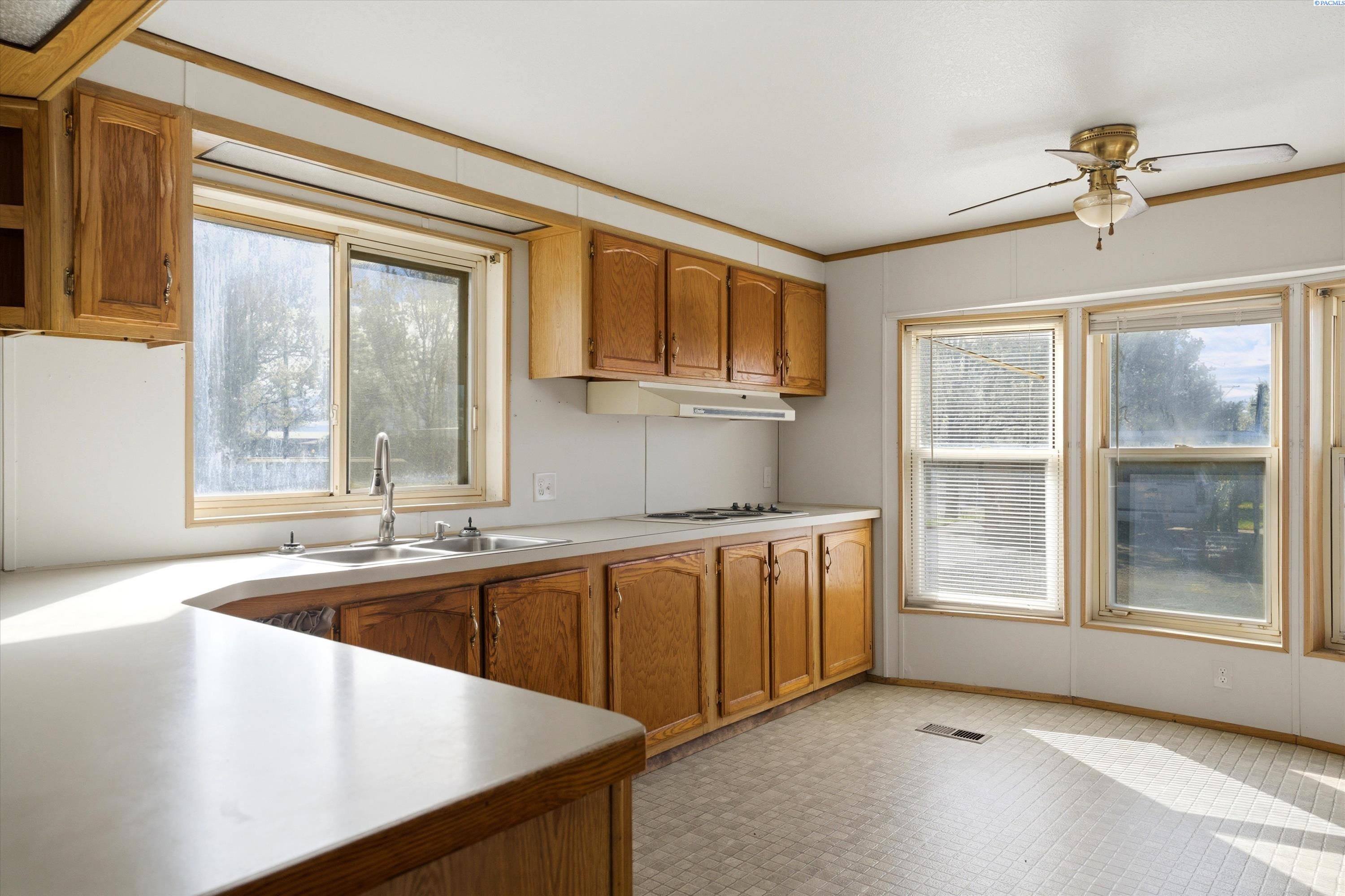 8 W Entiat Place