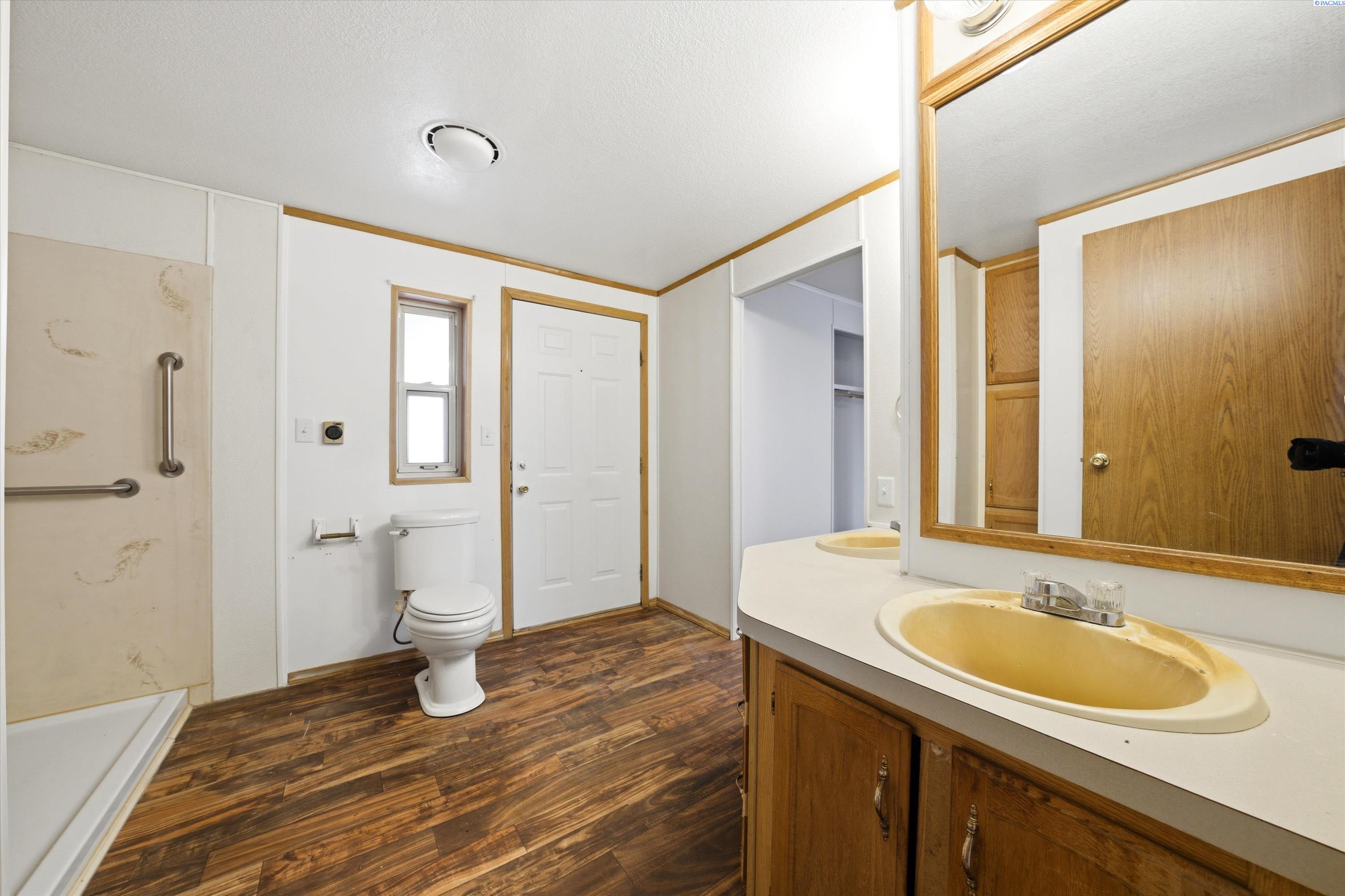 8 W Entiat Place