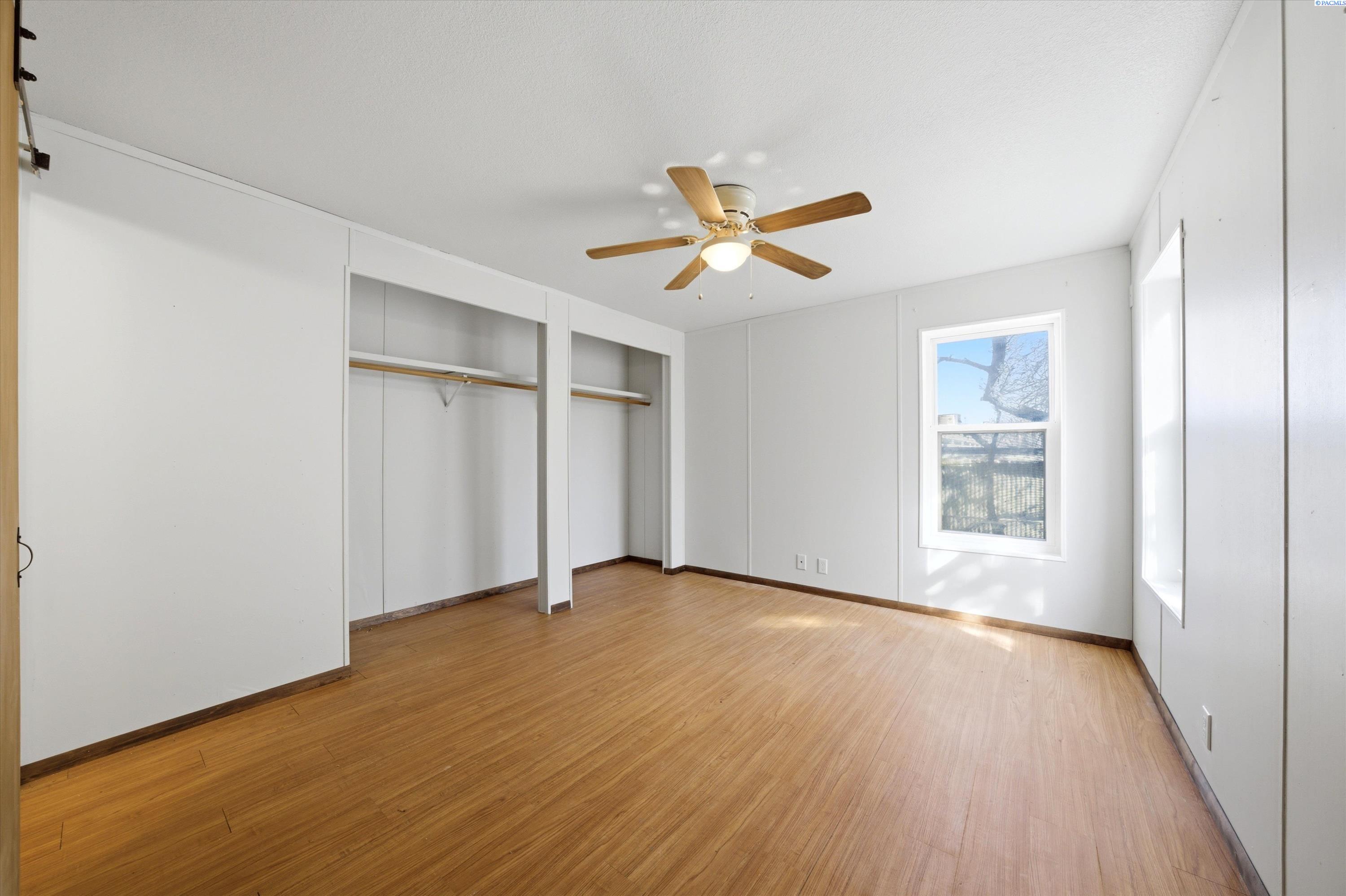 8 W Entiat Place
