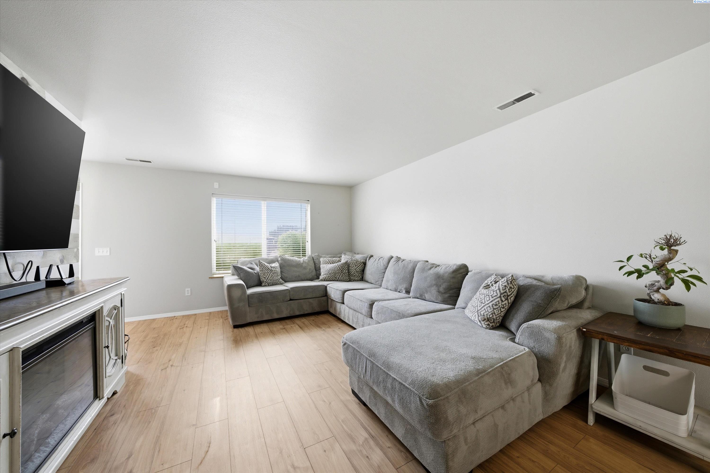 2004 W 28th Pl