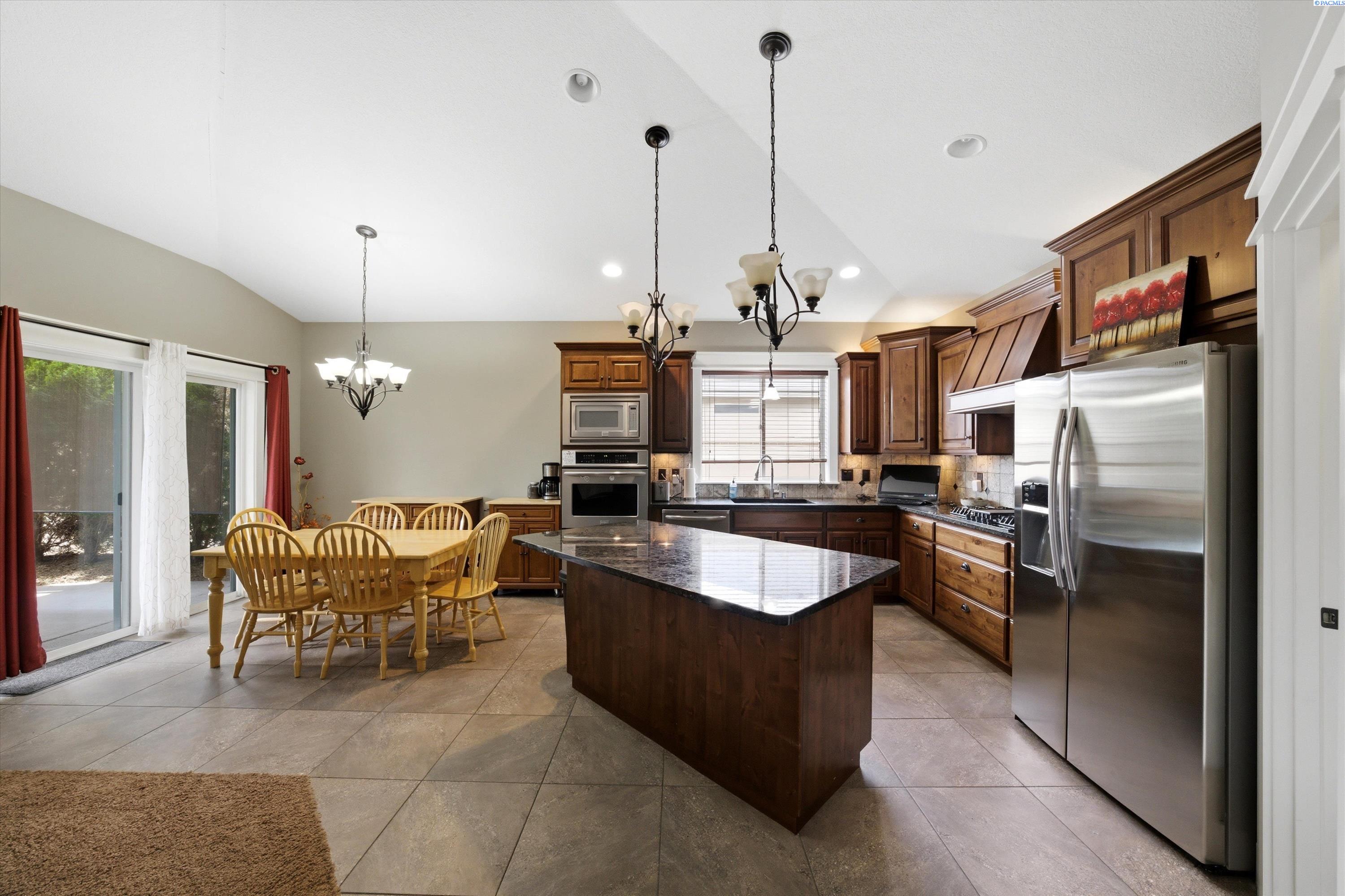 4508 Bermuda Dunes Dr