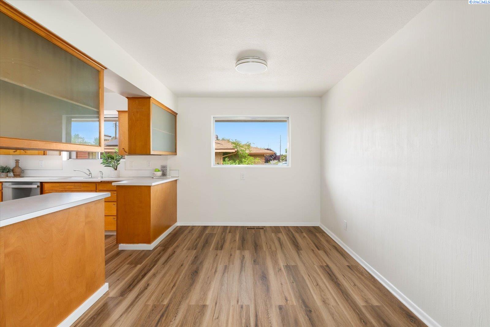 208 S Morain