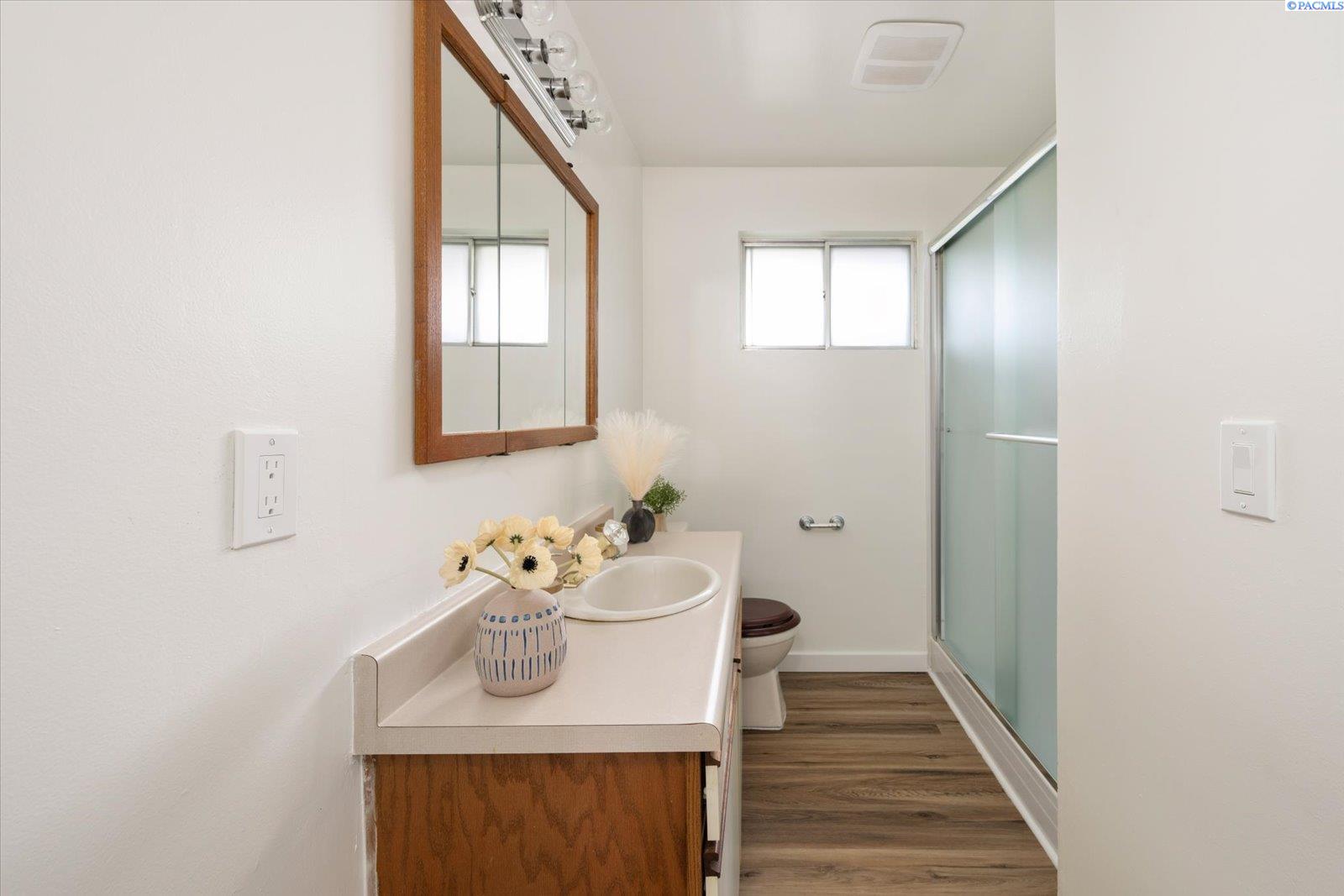 208 S Morain