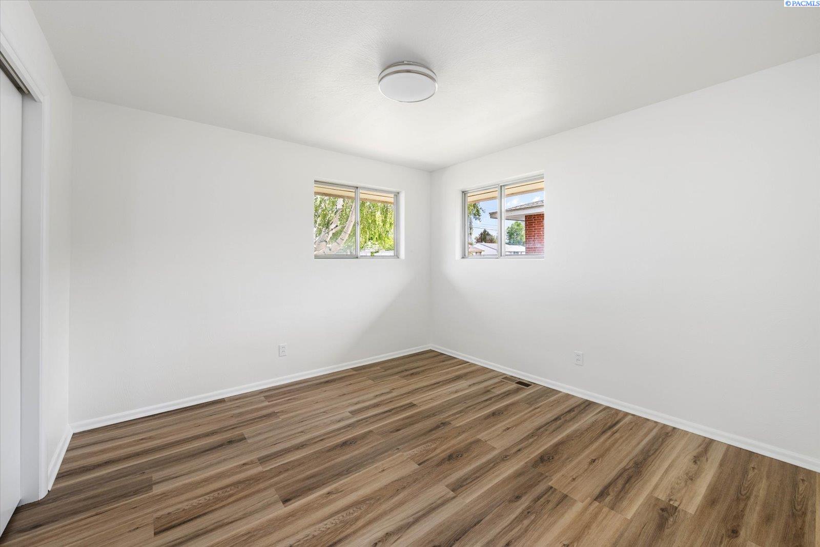 208 S Morain