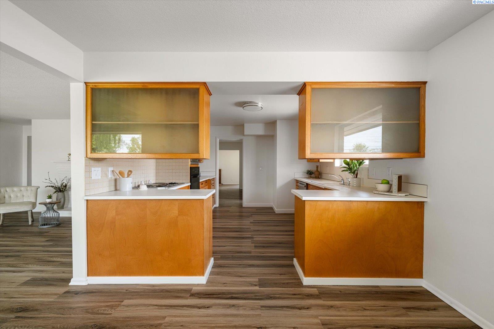 208 S Morain