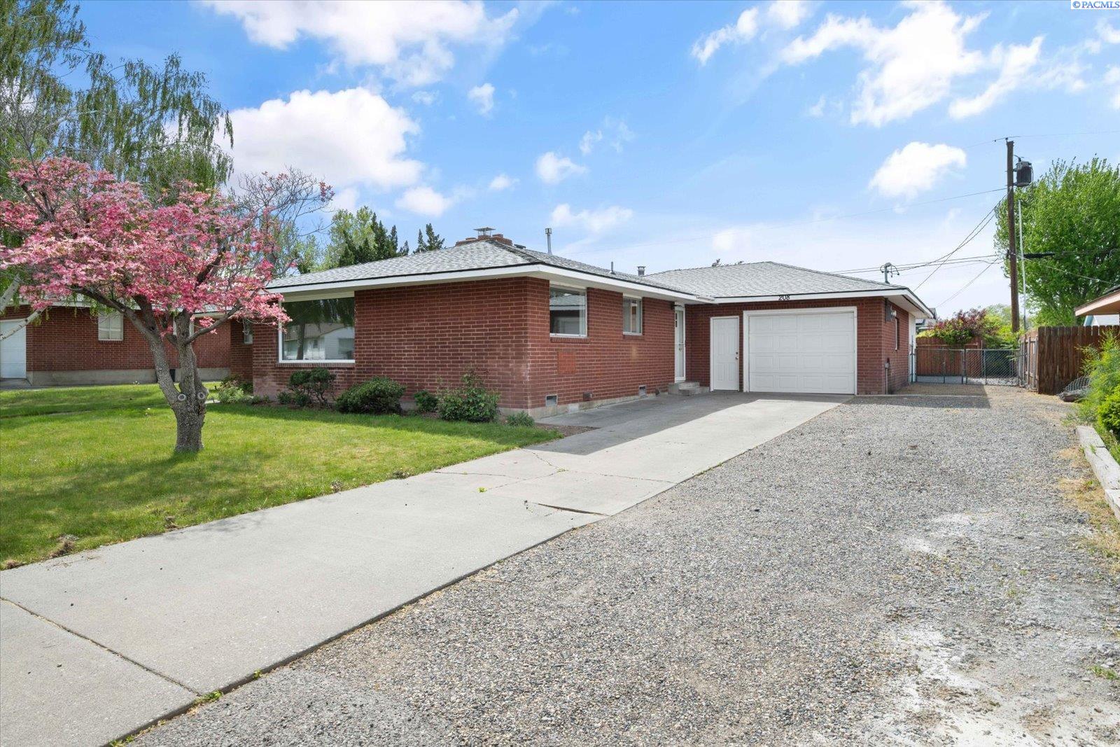 208 S Morain