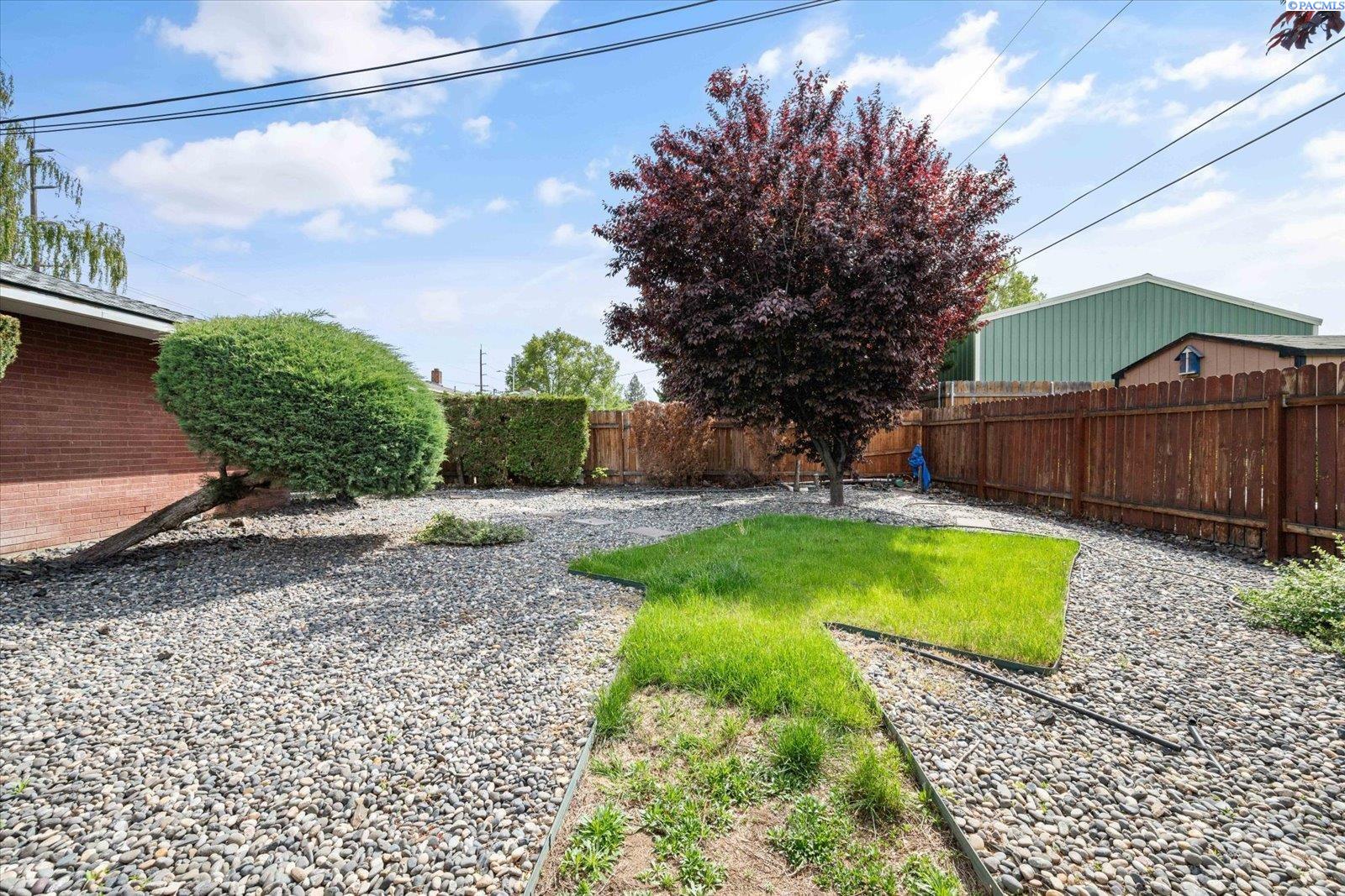 208 S Morain