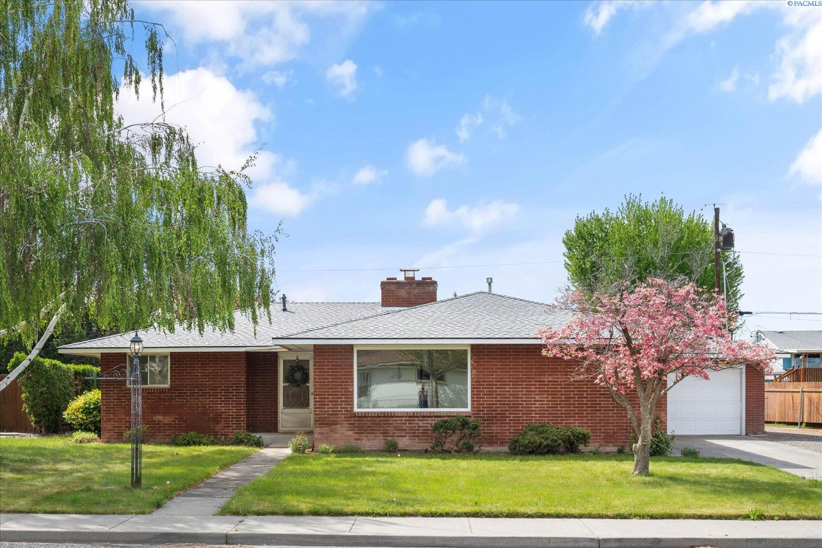 208 S Morain
