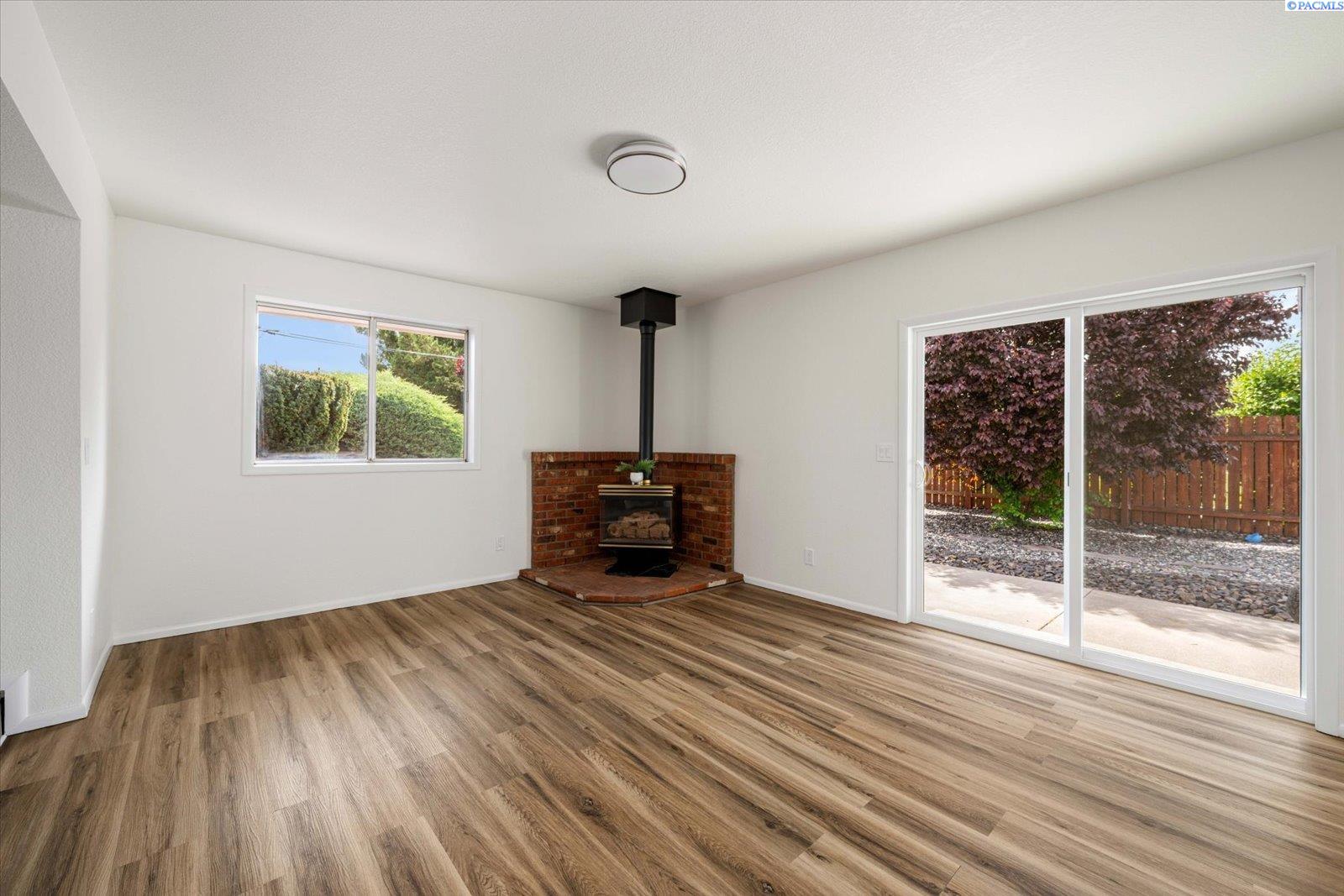 208 S Morain
