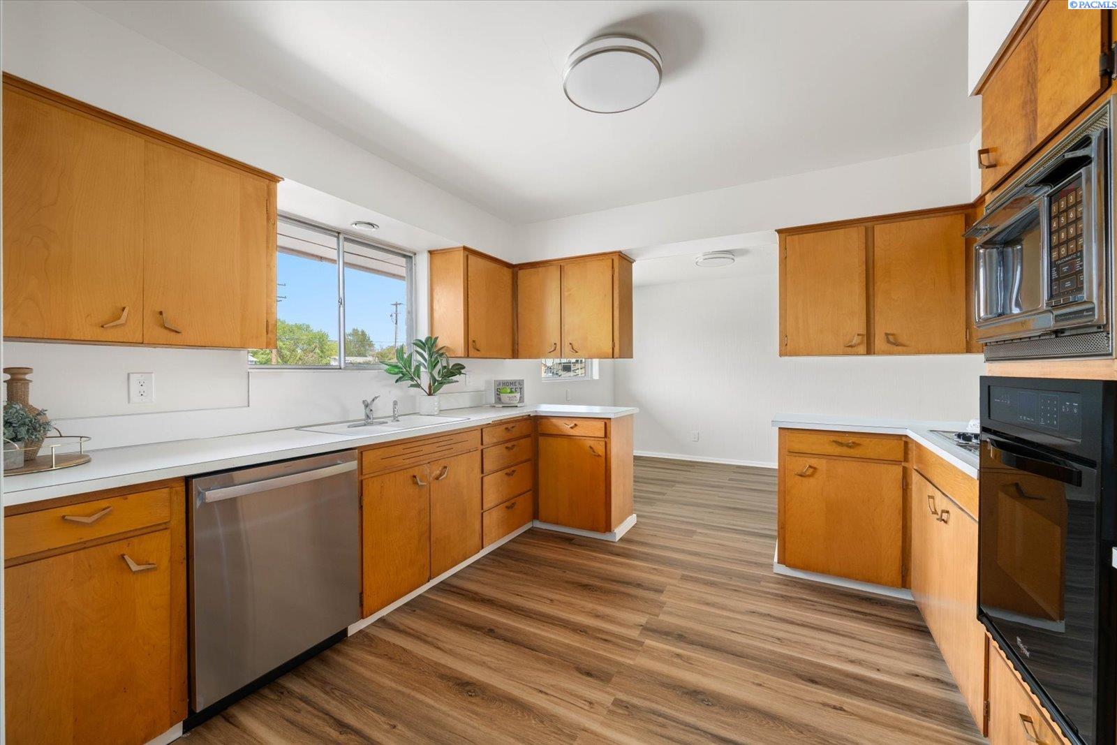 208 S Morain