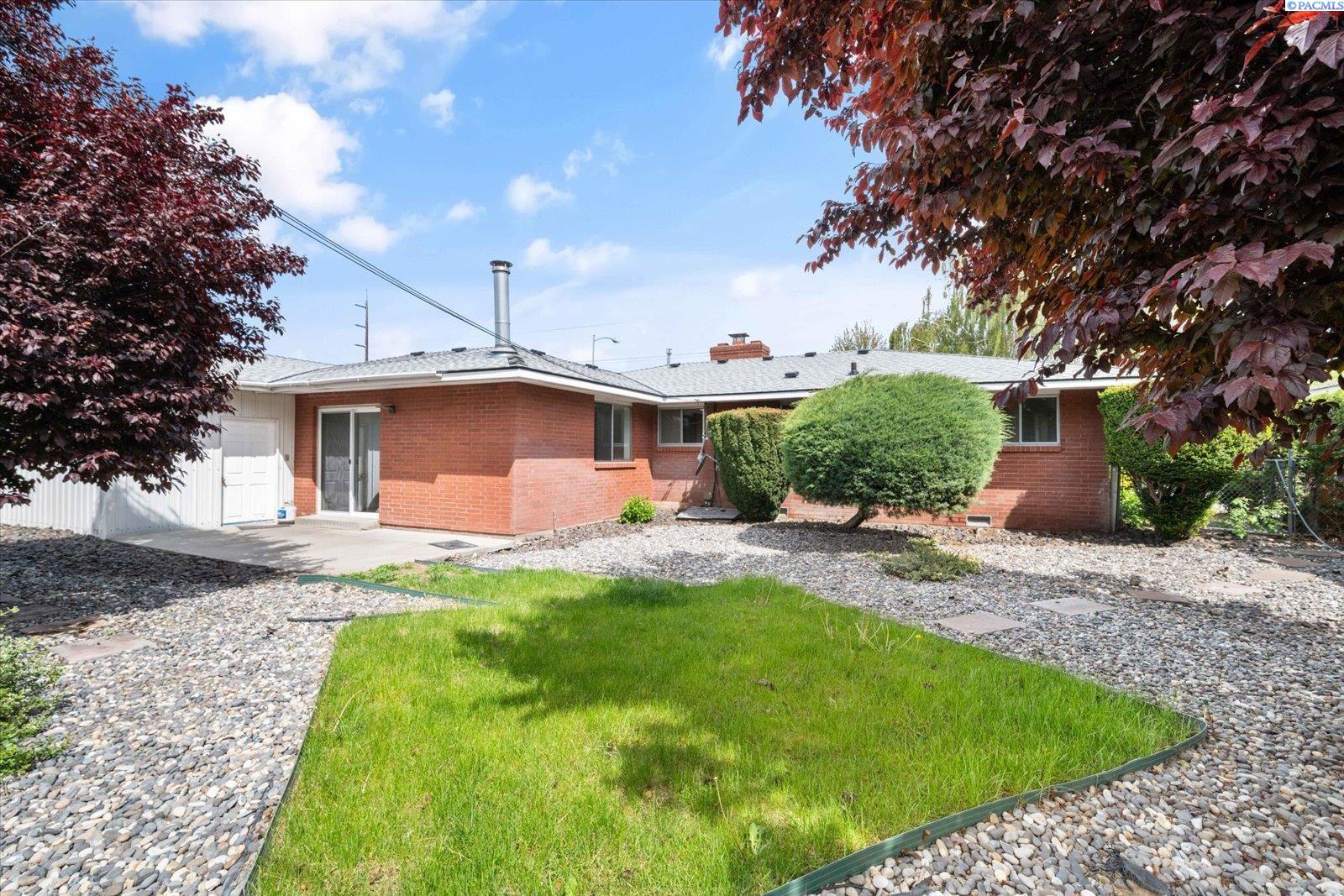208 S Morain