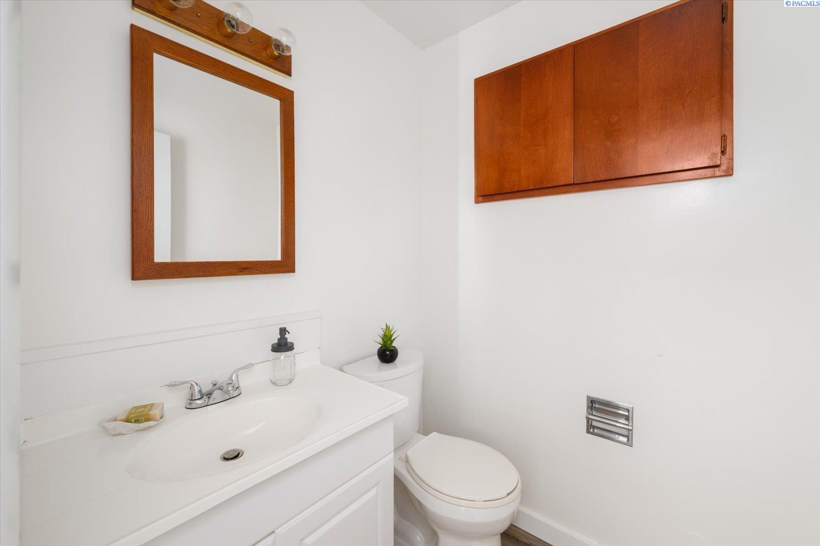 208 S Morain