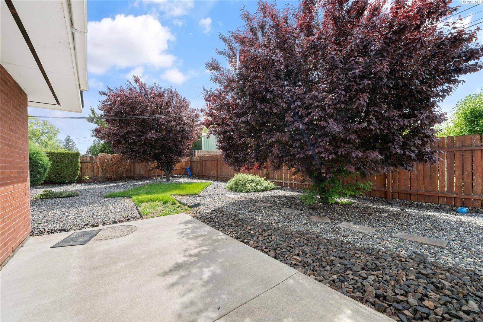 208 S Morain