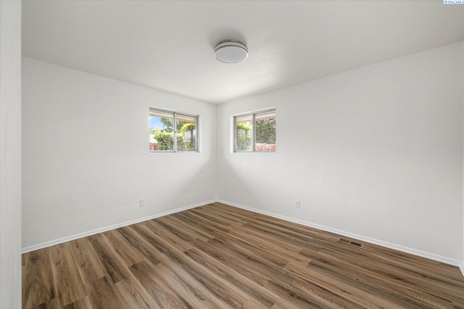 208 S Morain