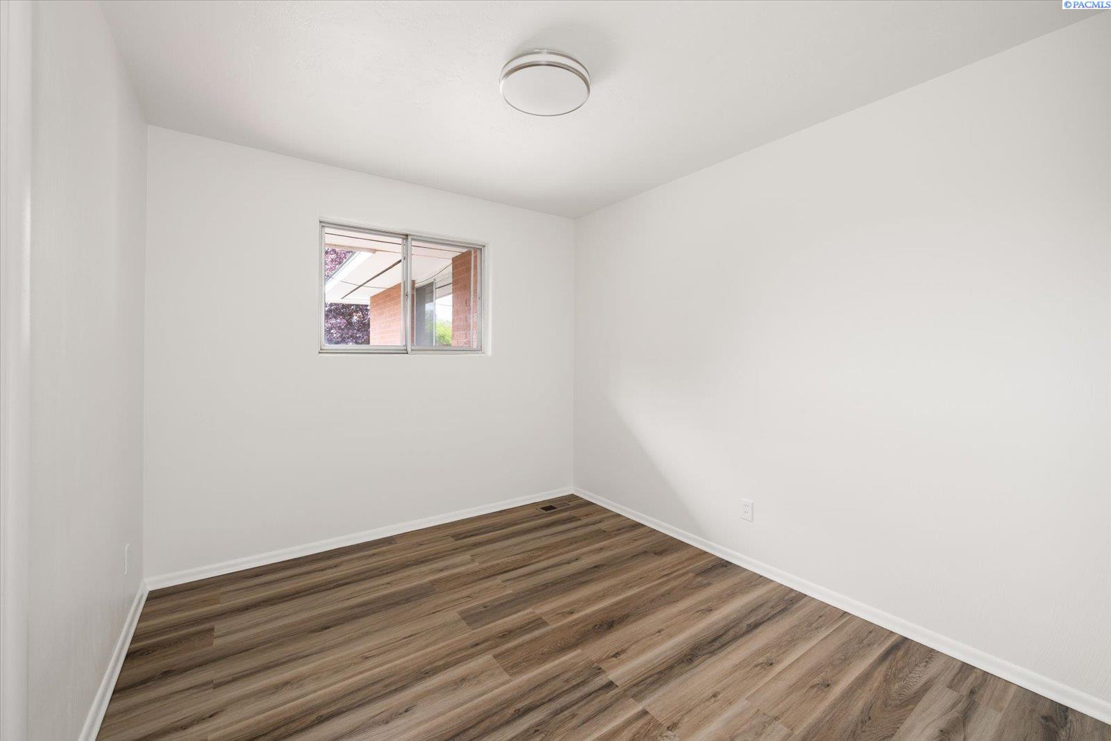 208 S Morain