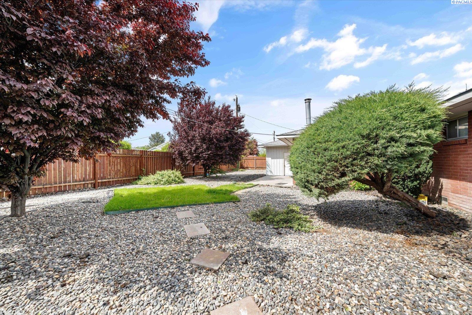 208 S Morain
