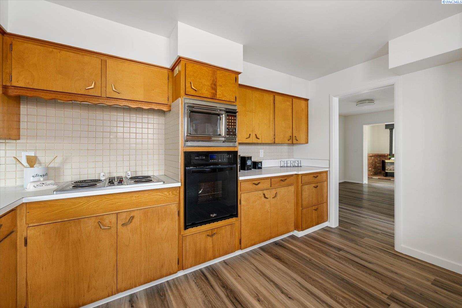208 S Morain