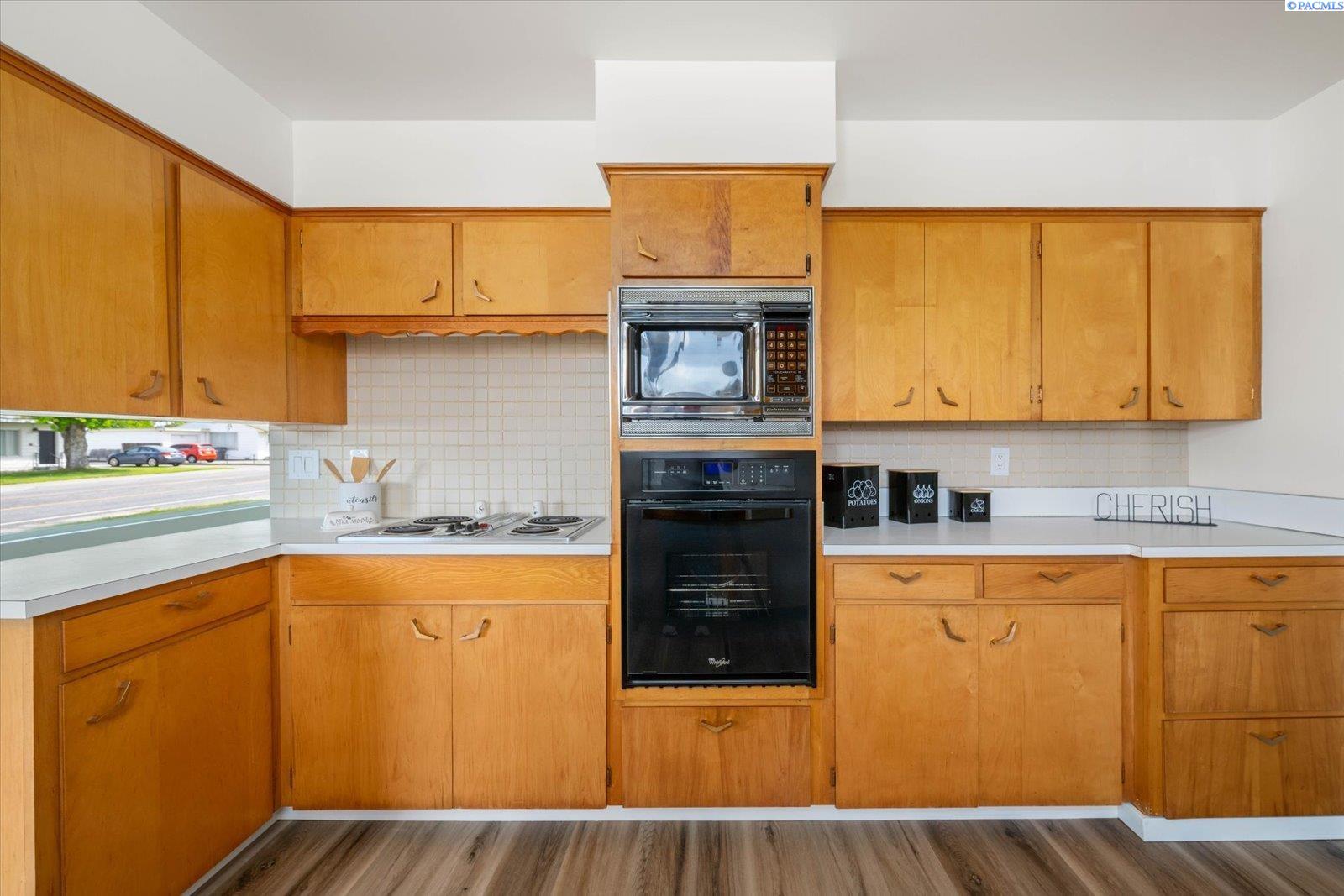 208 S Morain
