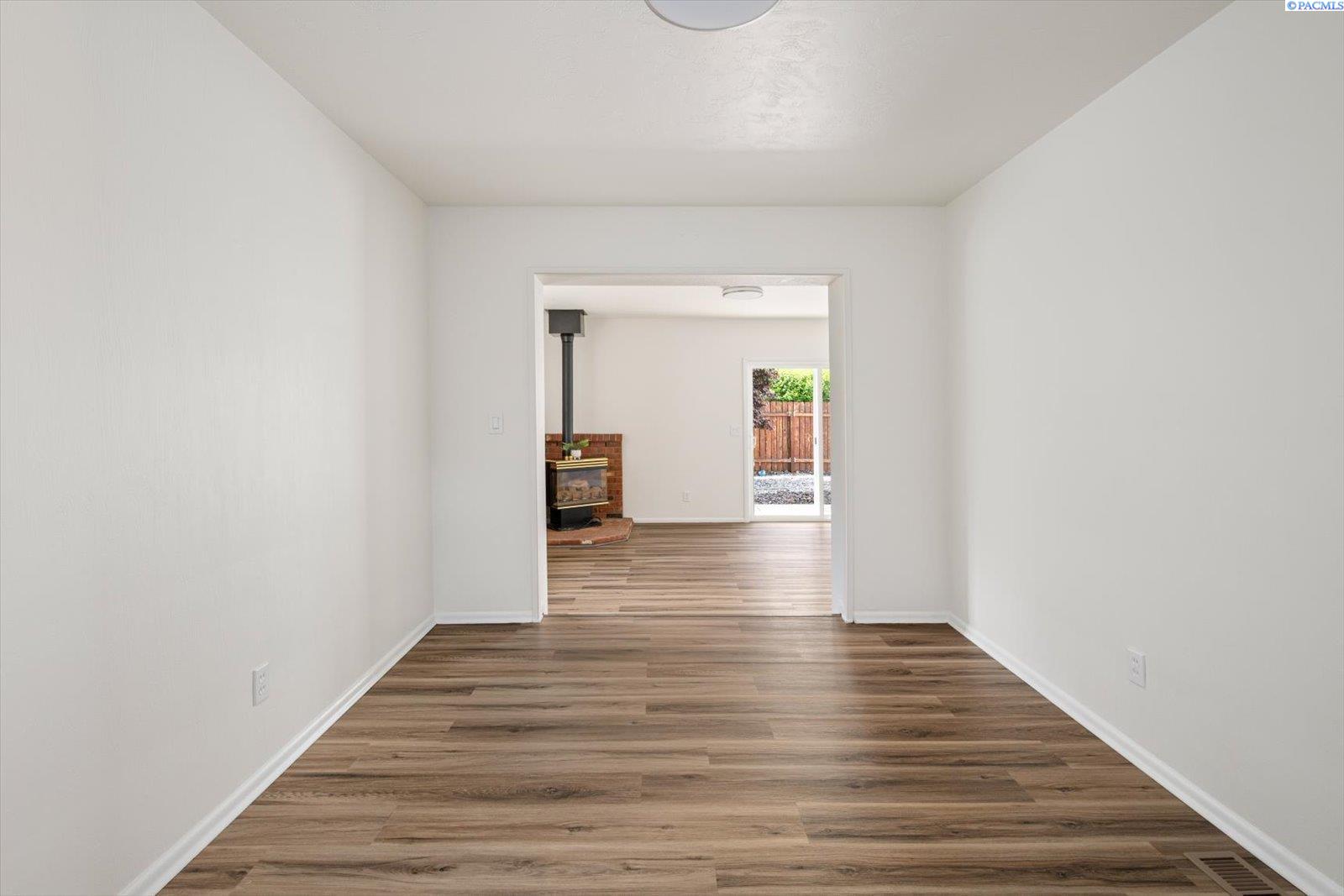 208 S Morain
