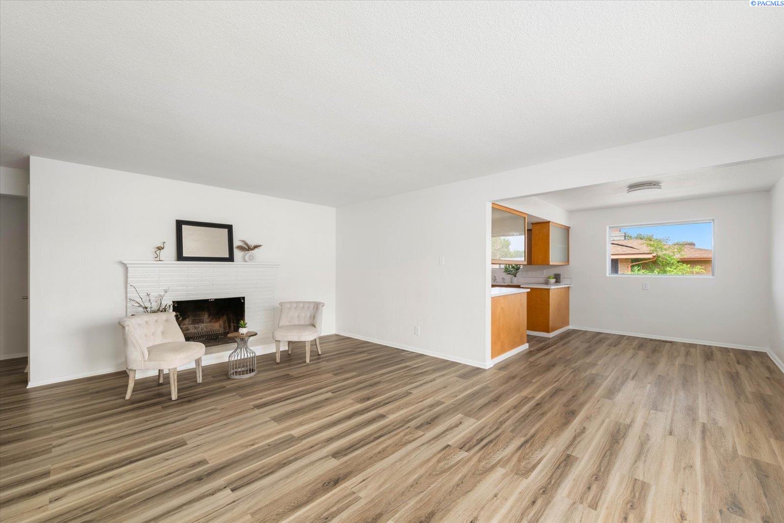 208 S Morain