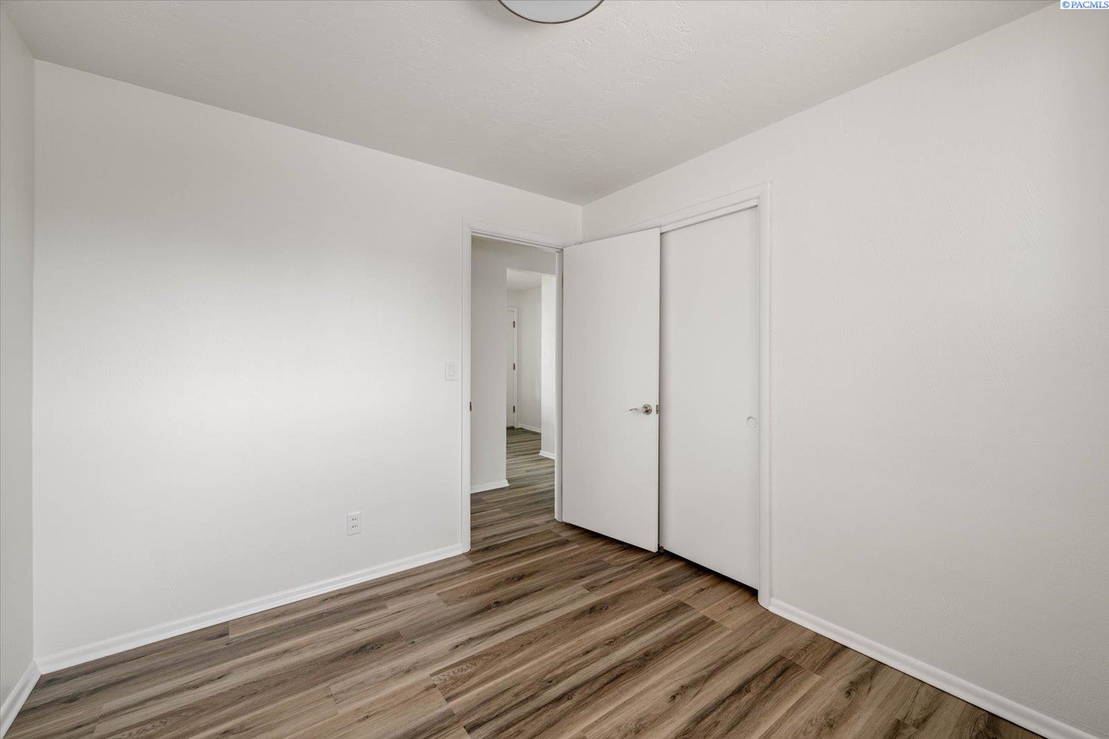 208 S Morain
