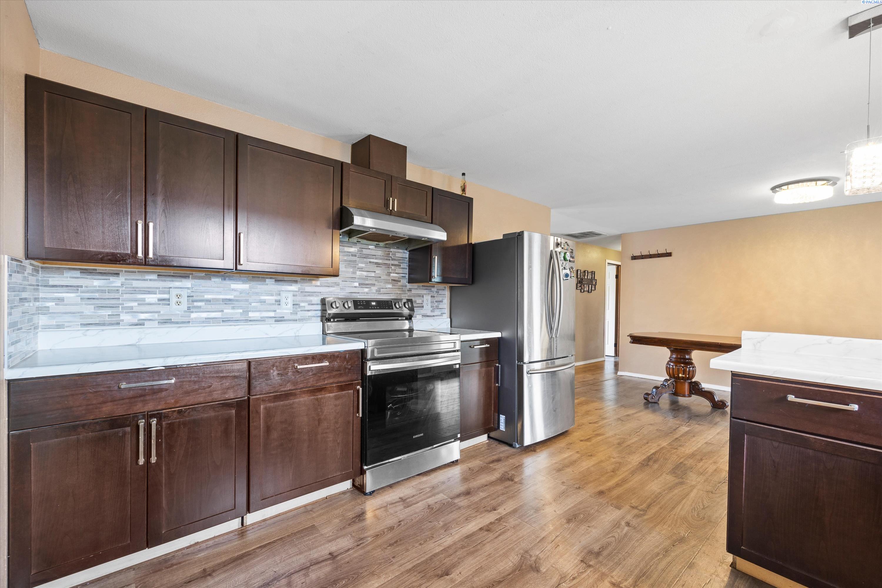 1103 Christopher Ln
