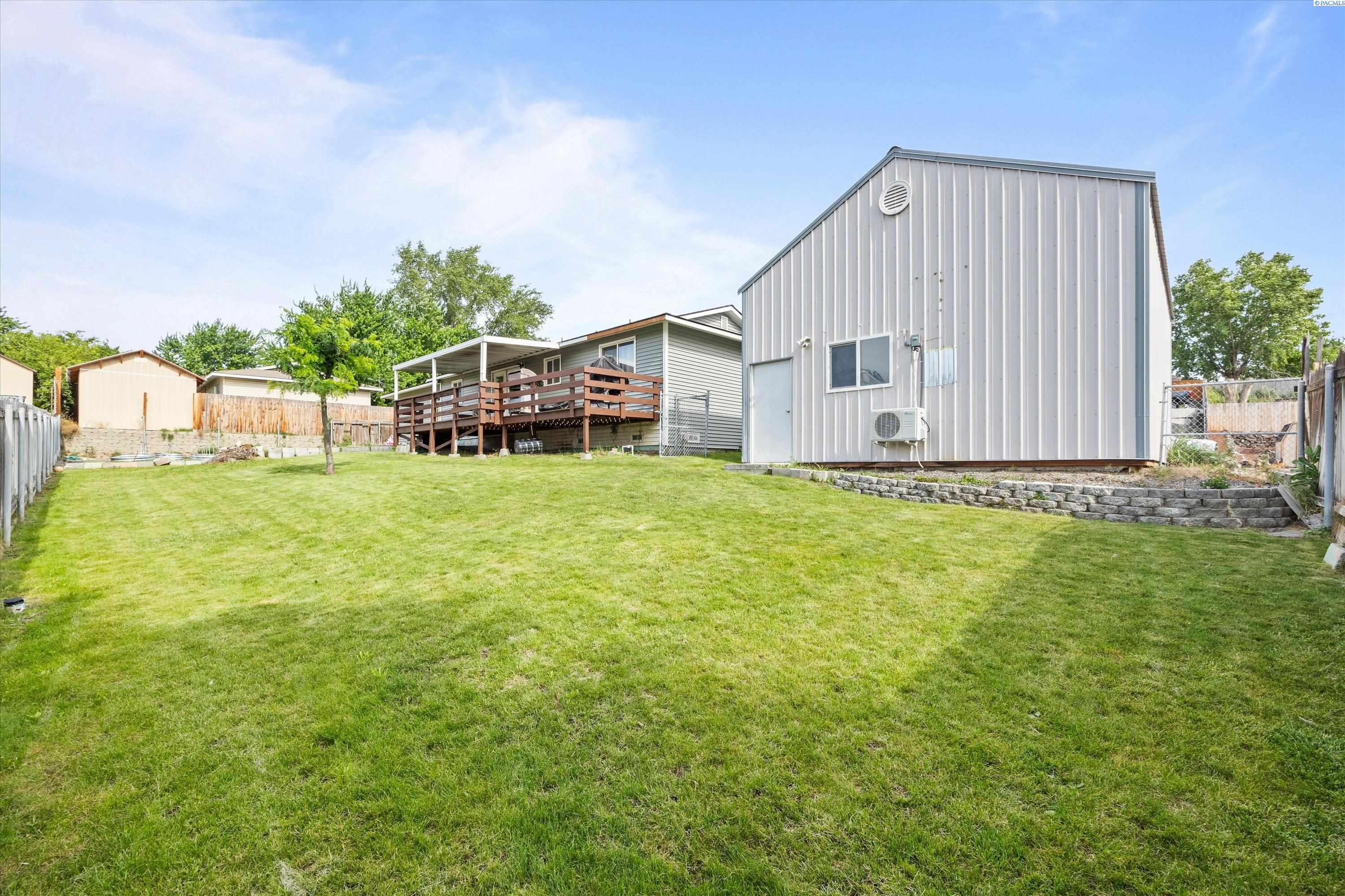 1103 Christopher Ln