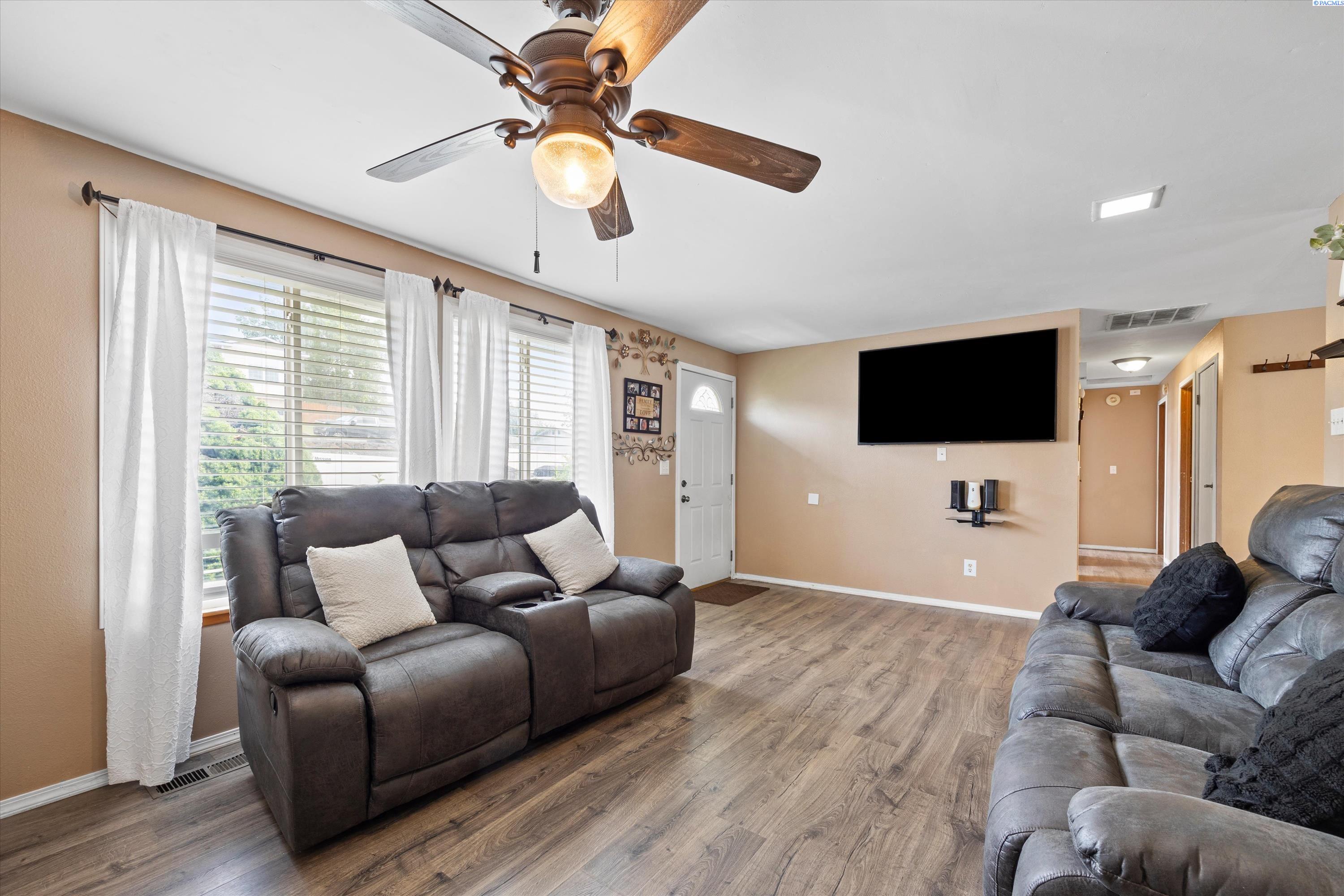 1103 Christopher Ln