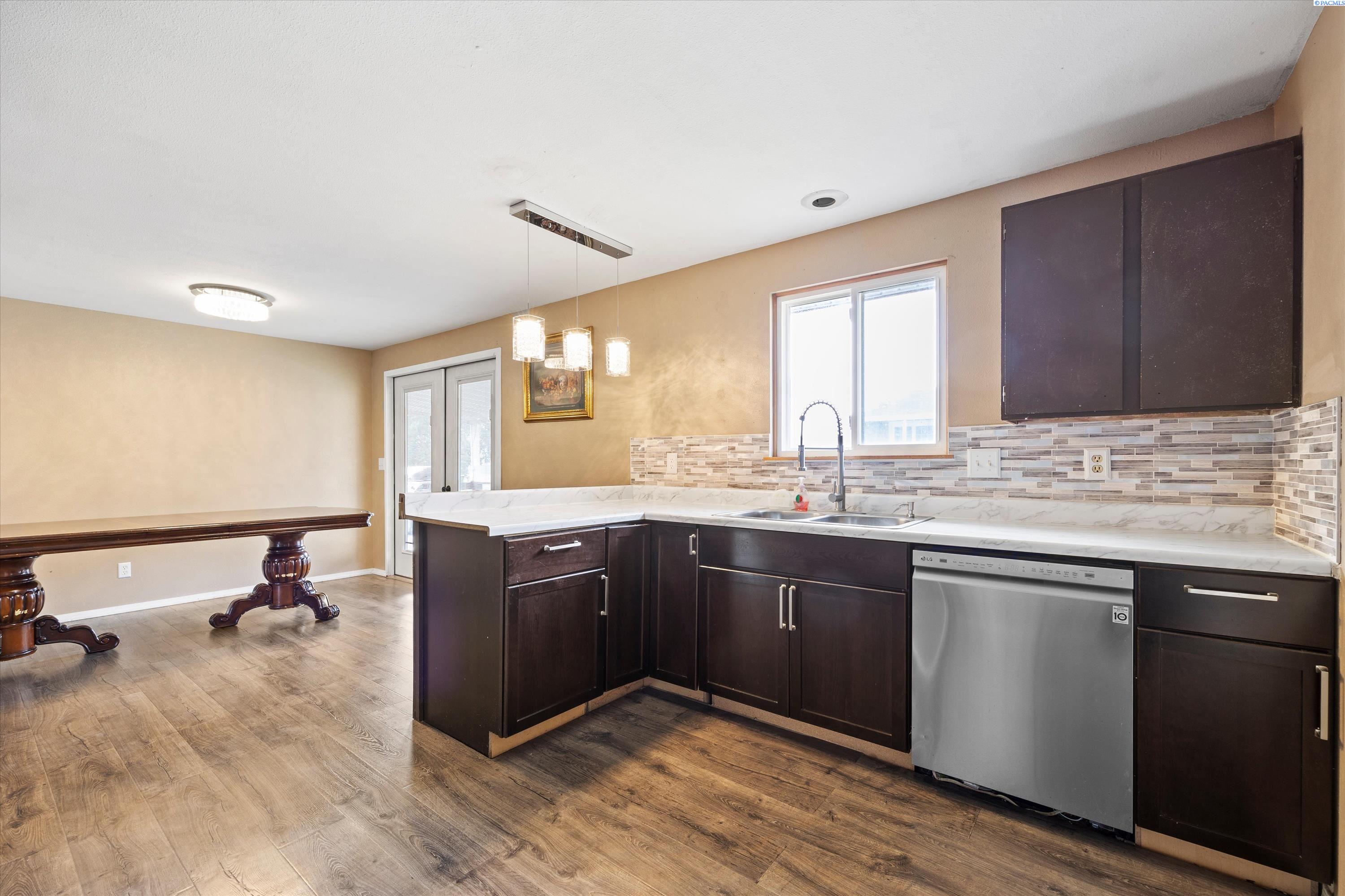 1103 Christopher Ln