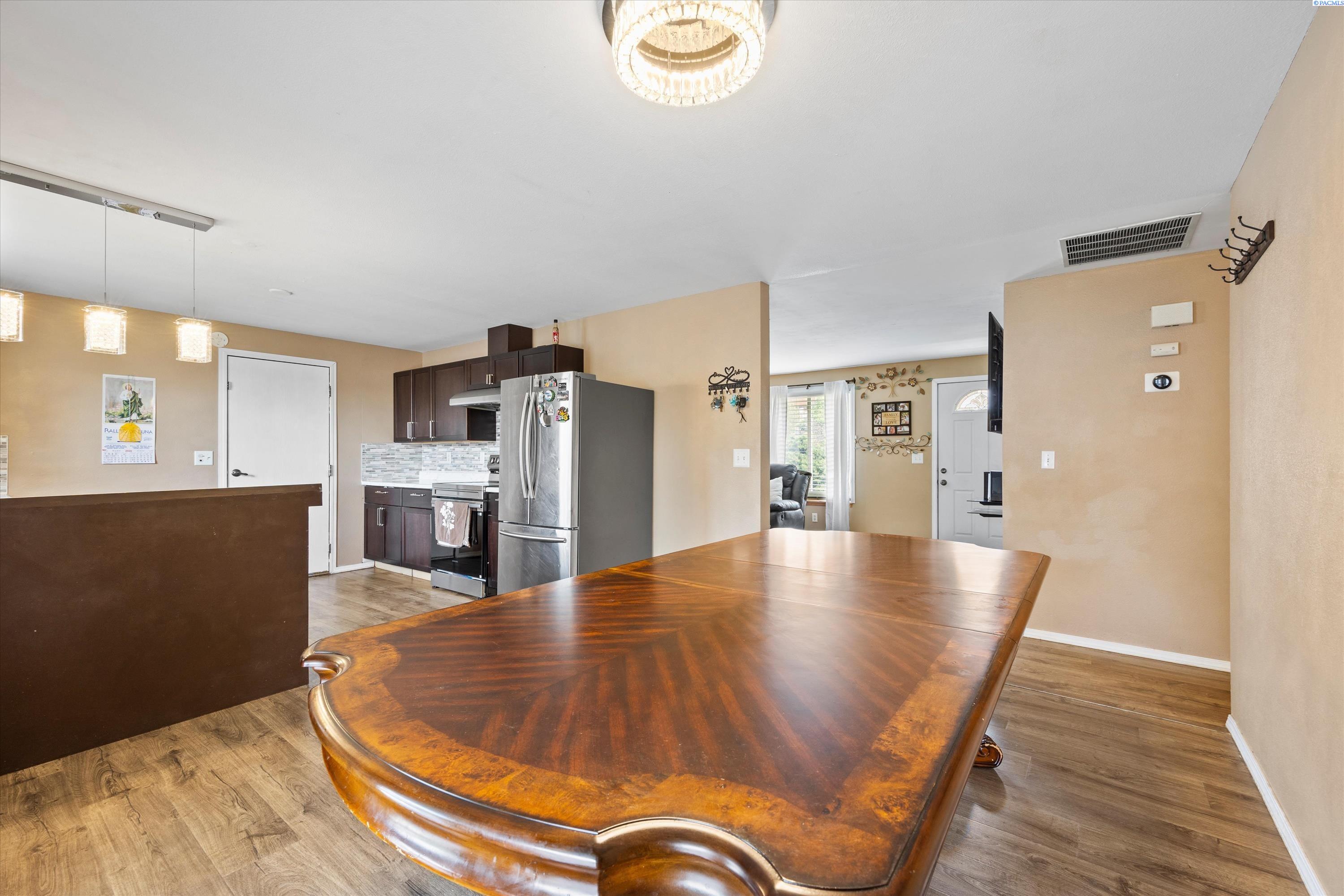 1103 Christopher Ln