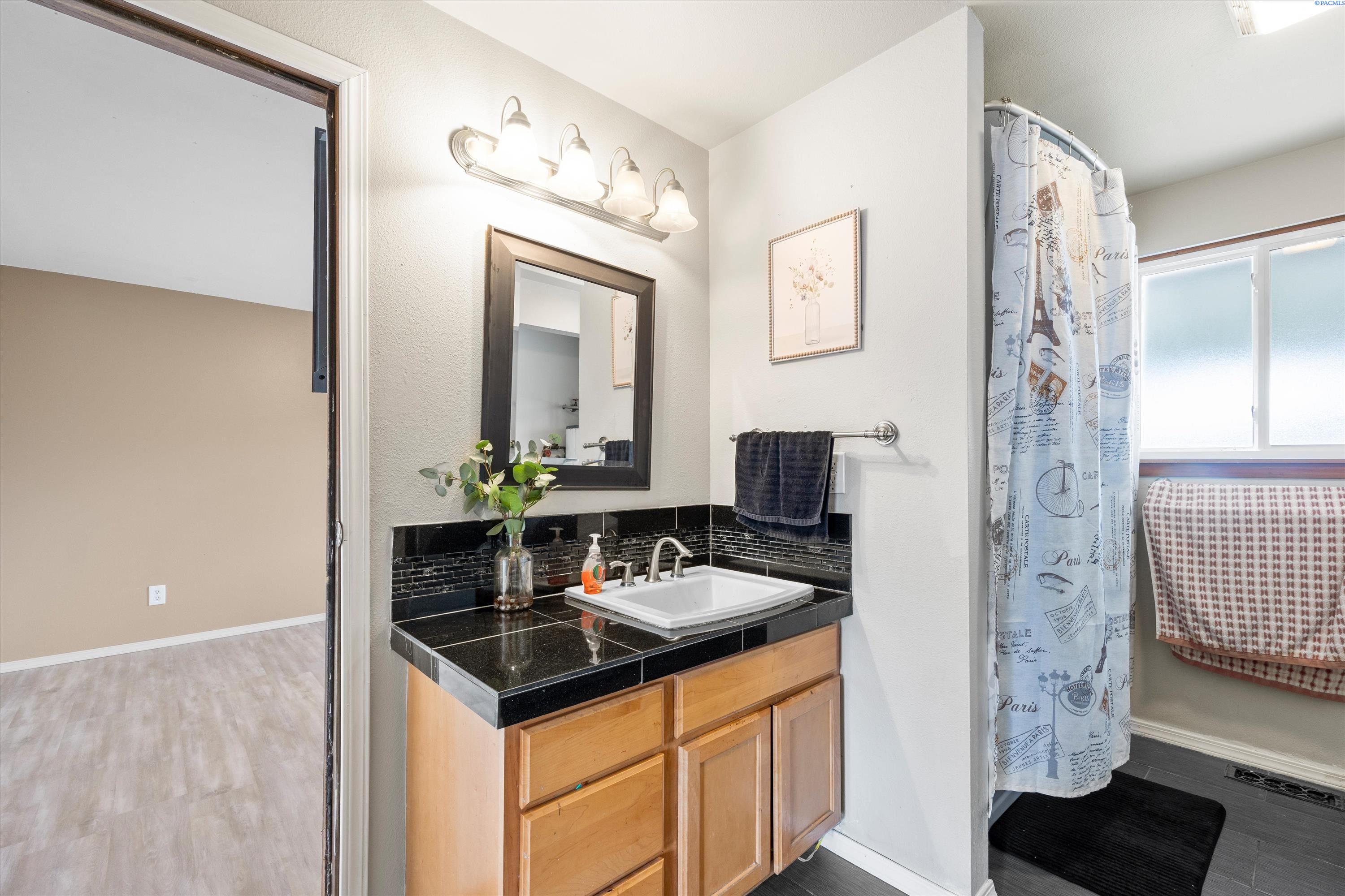 1103 Christopher Ln