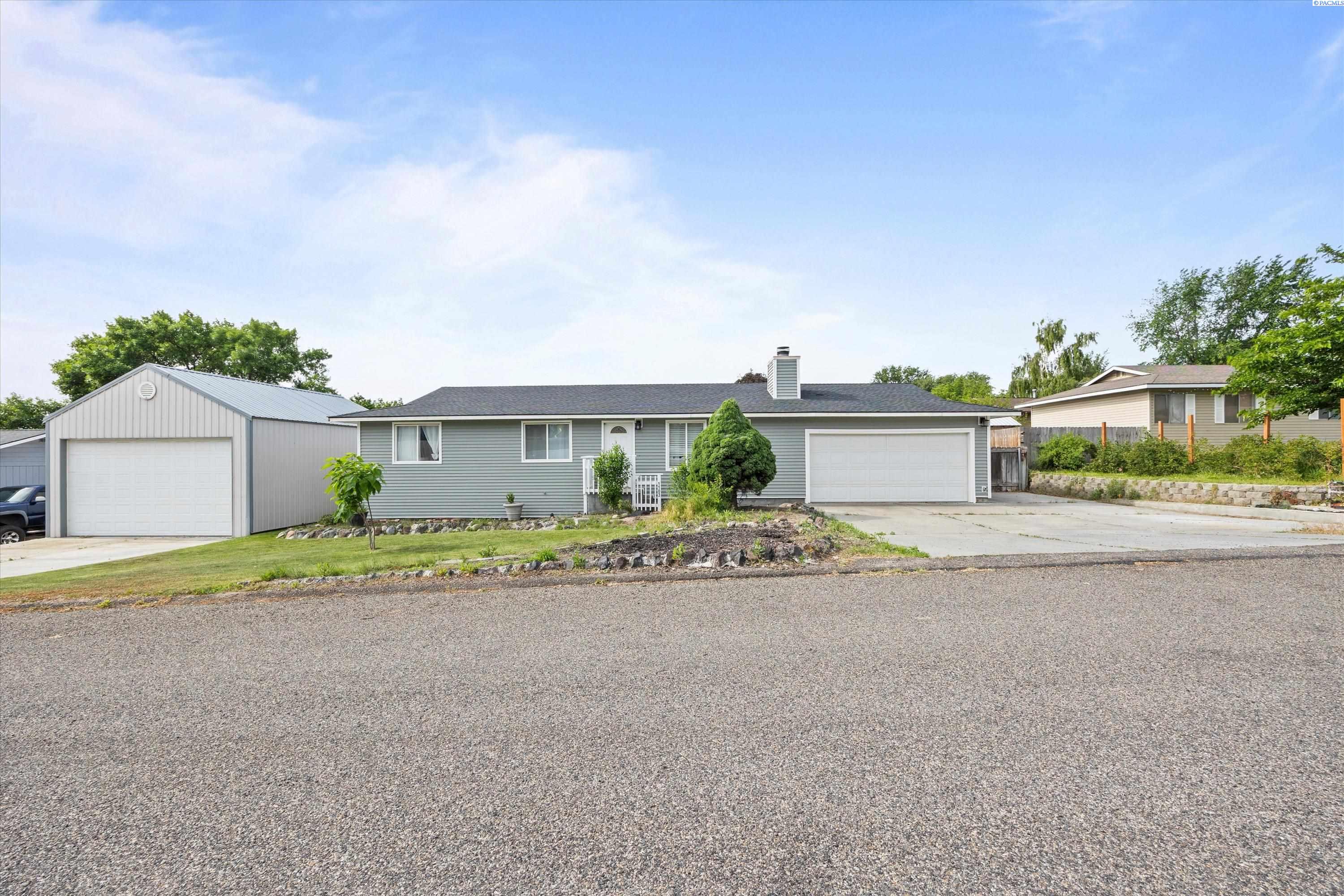 1103 Christopher Ln