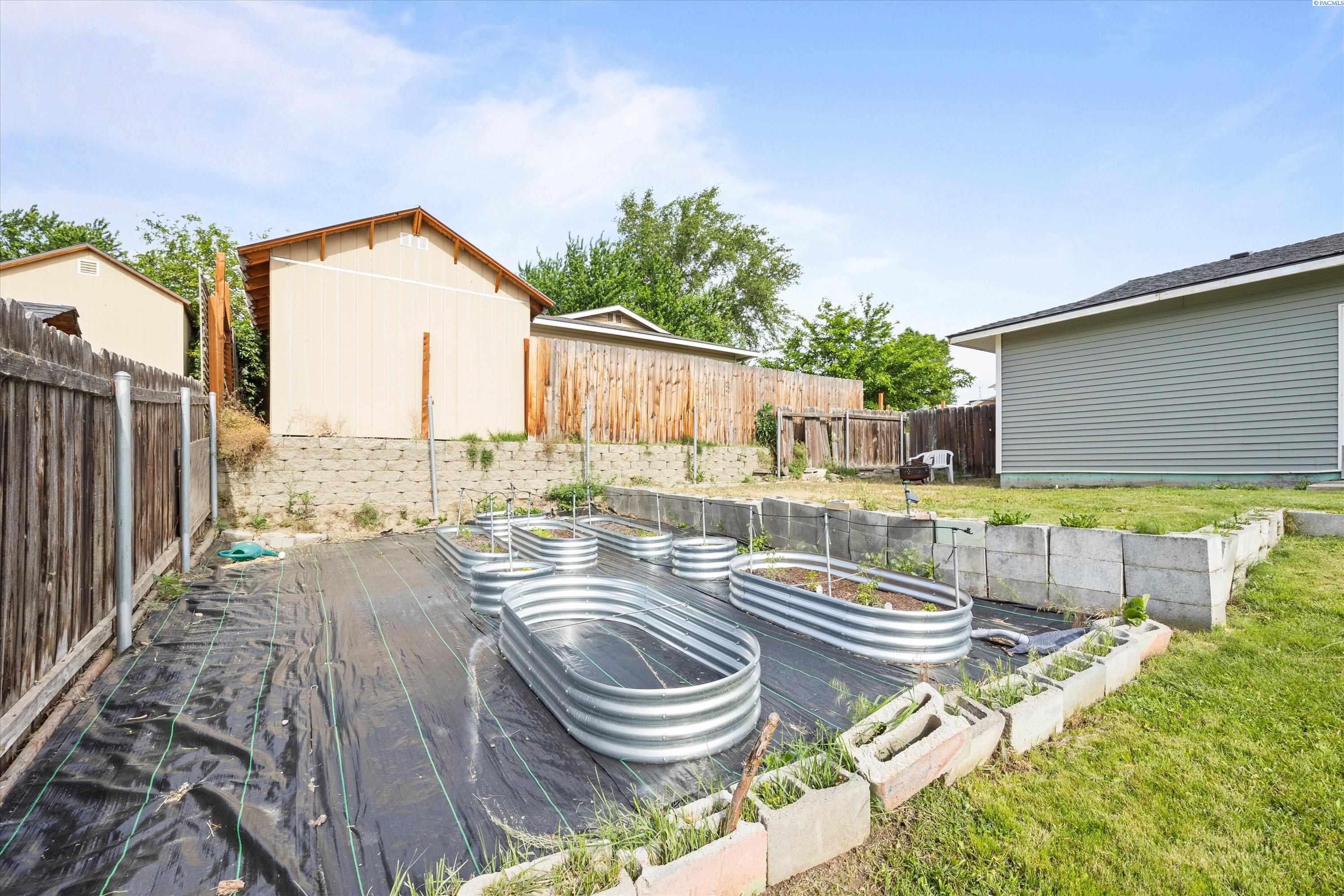 1103 Christopher Ln