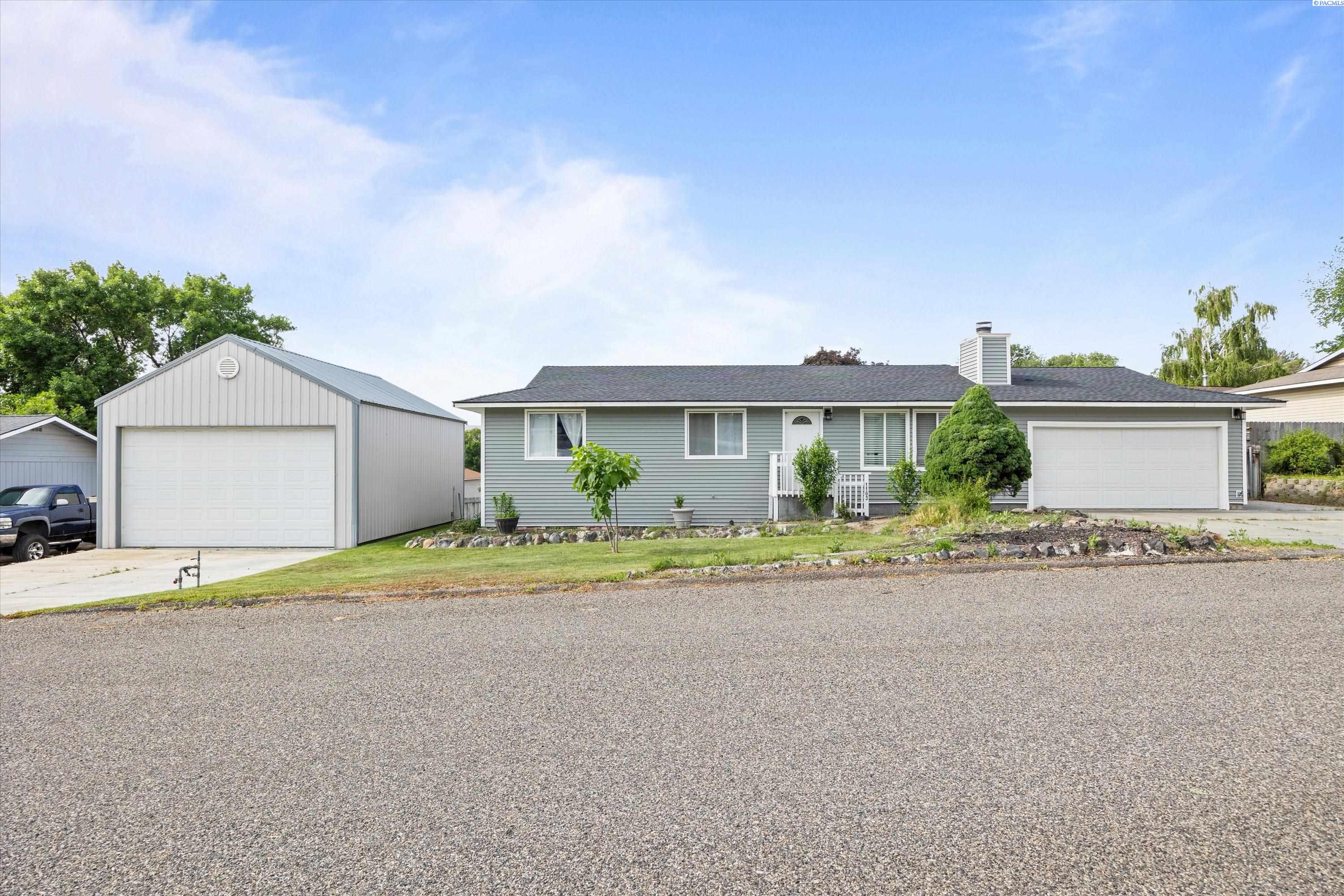 1103 Christopher Ln