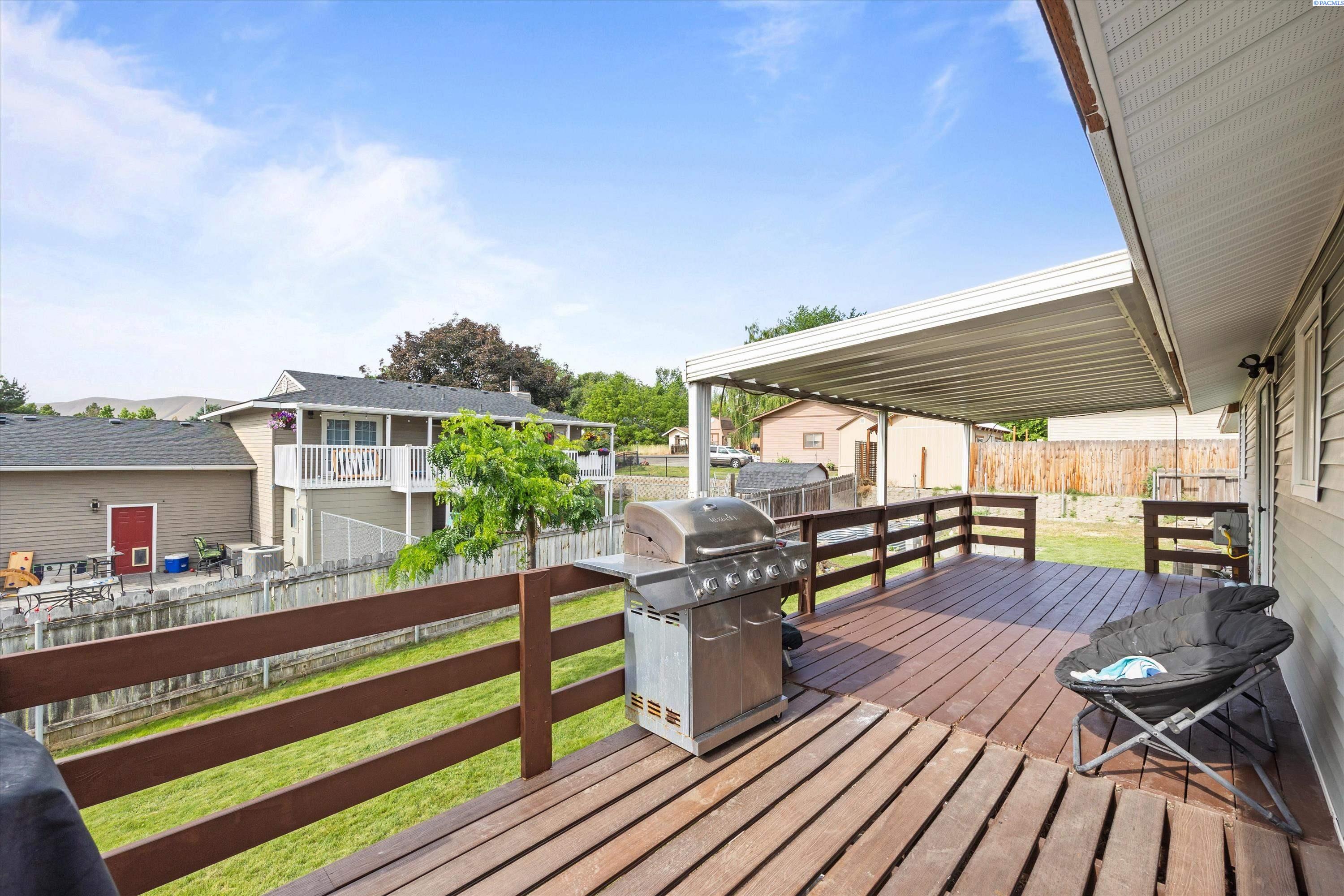 1103 Christopher Ln