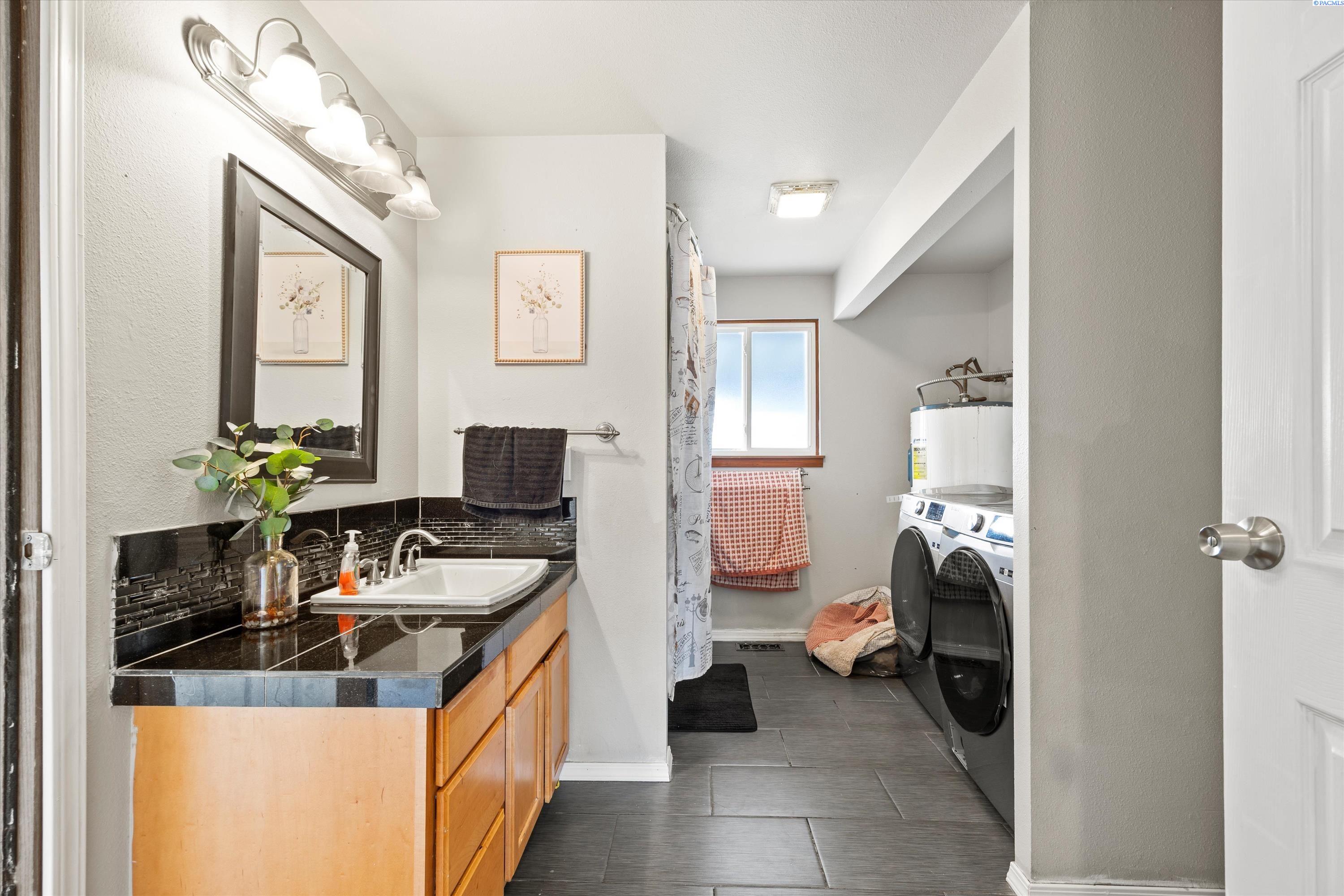 1103 Christopher Ln
